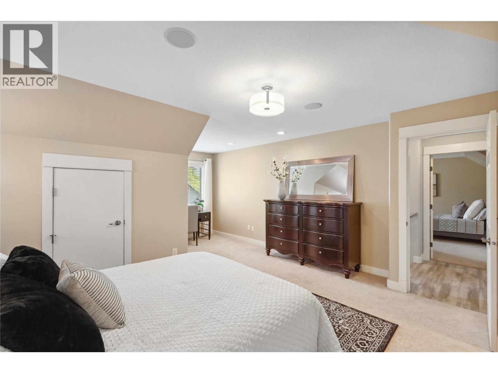 5575 Highway 6 Highway, Coldstream, BC - Indoor Photo Showing Bedroom