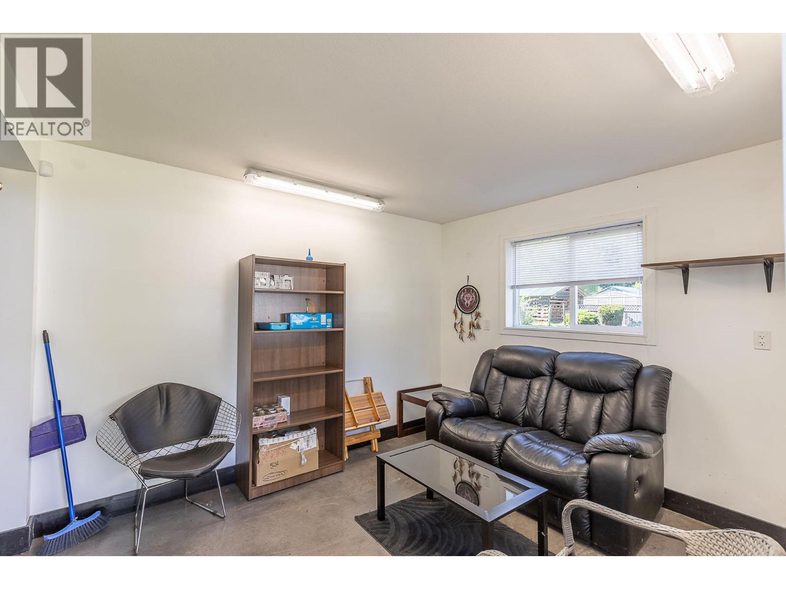 5575 Highway 6 Highway, Coldstream, BC - Indoor