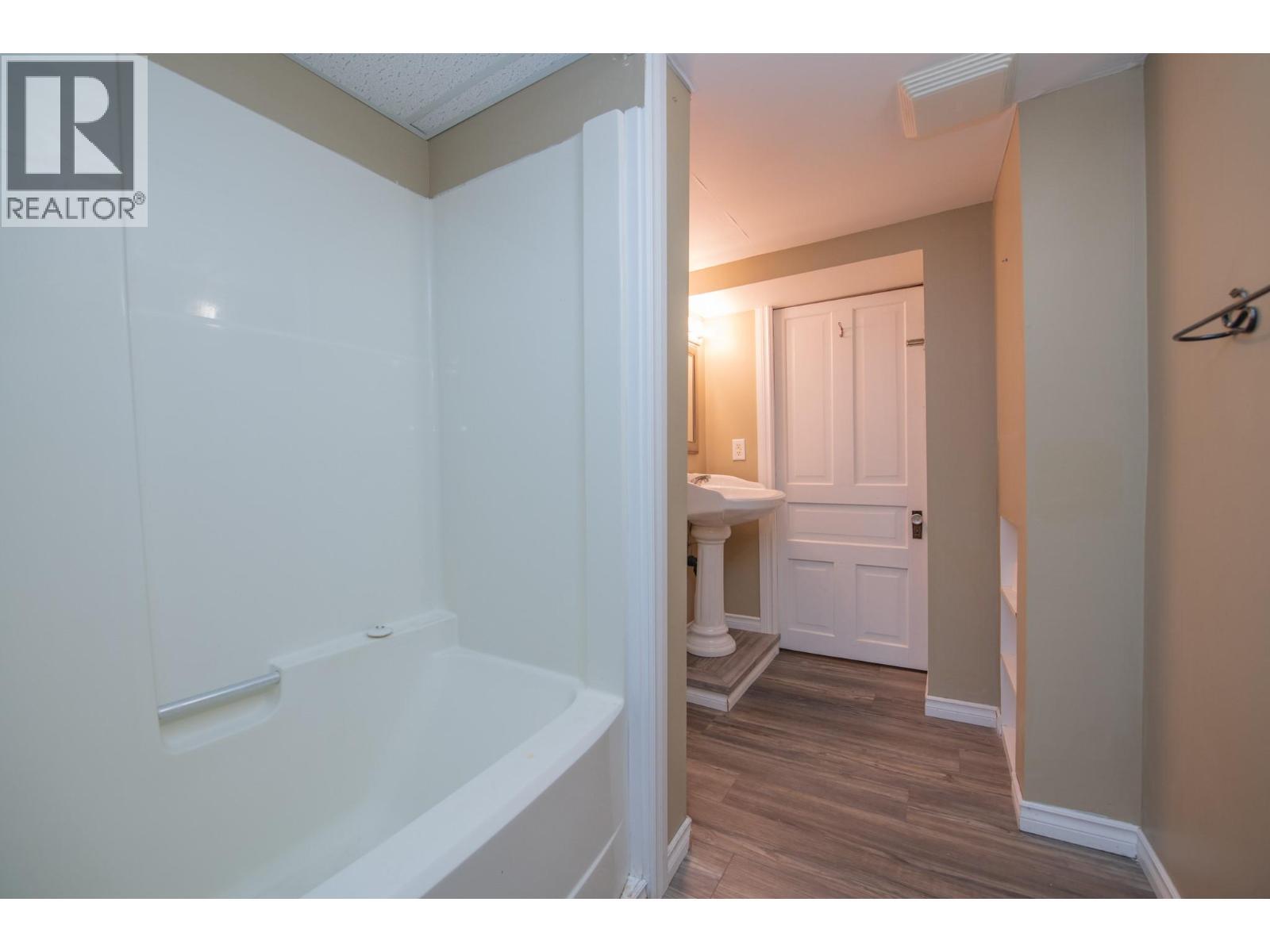 3005 15 Street, Vernon, BC - Indoor