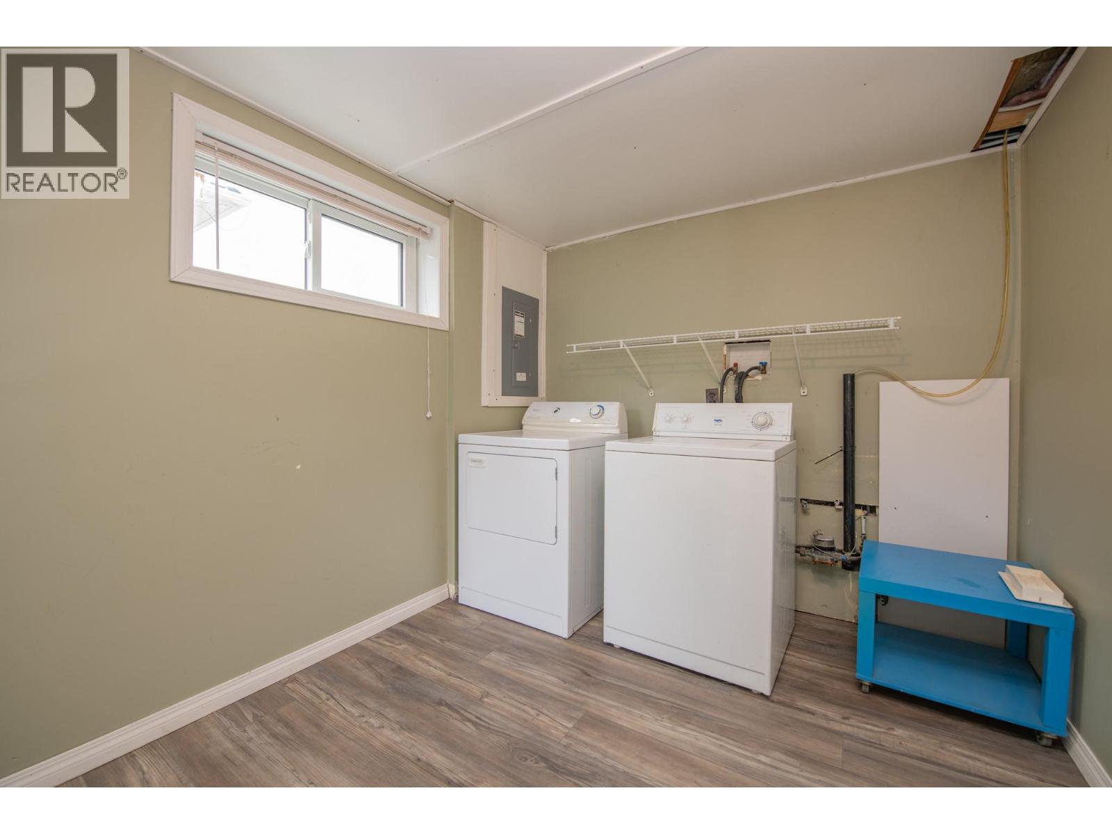 3005 15 Street, Vernon, BC - Indoor Photo Showing Laundry Room