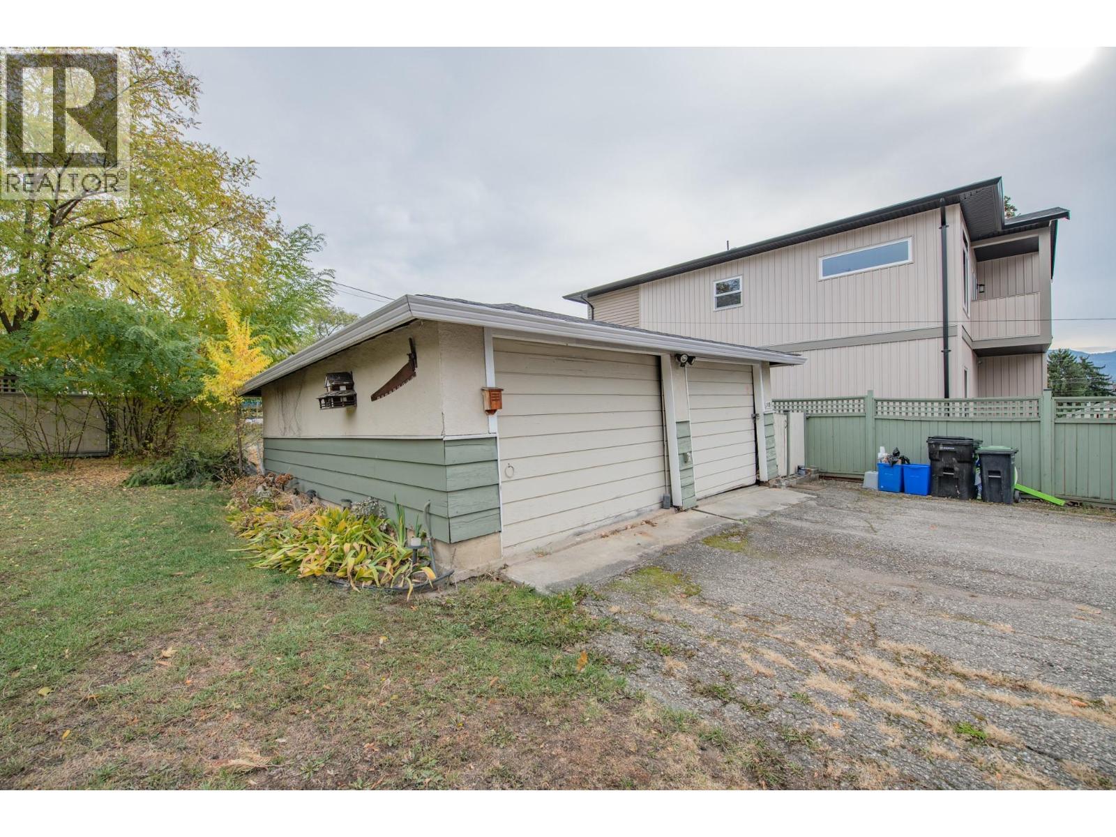 3005 15 Street, Vernon, BC - Outdoor With Exterior