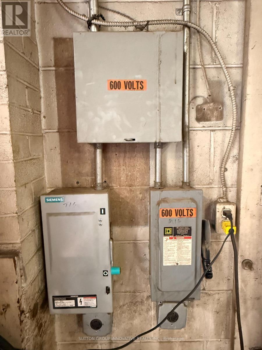 2070 Queensway Drive, Burlington, ON