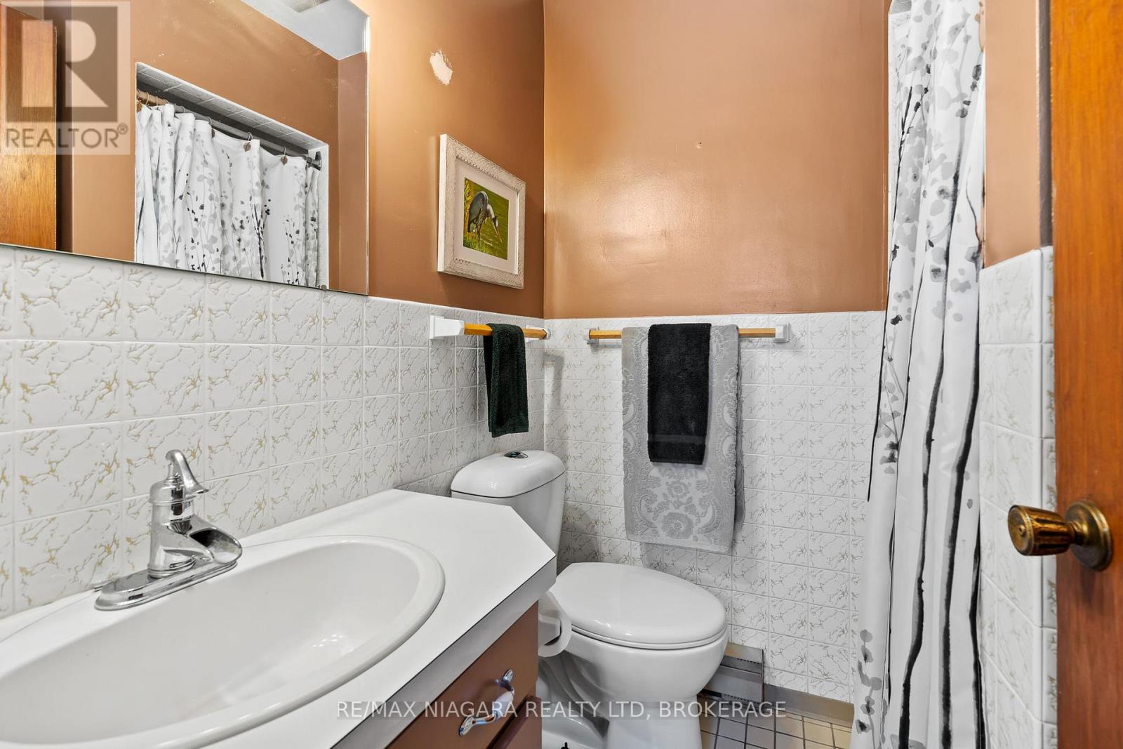 40 Gaspare Drive, Port Colborne (Sugarloaf), ON - Indoor Photo Showing Bathroom