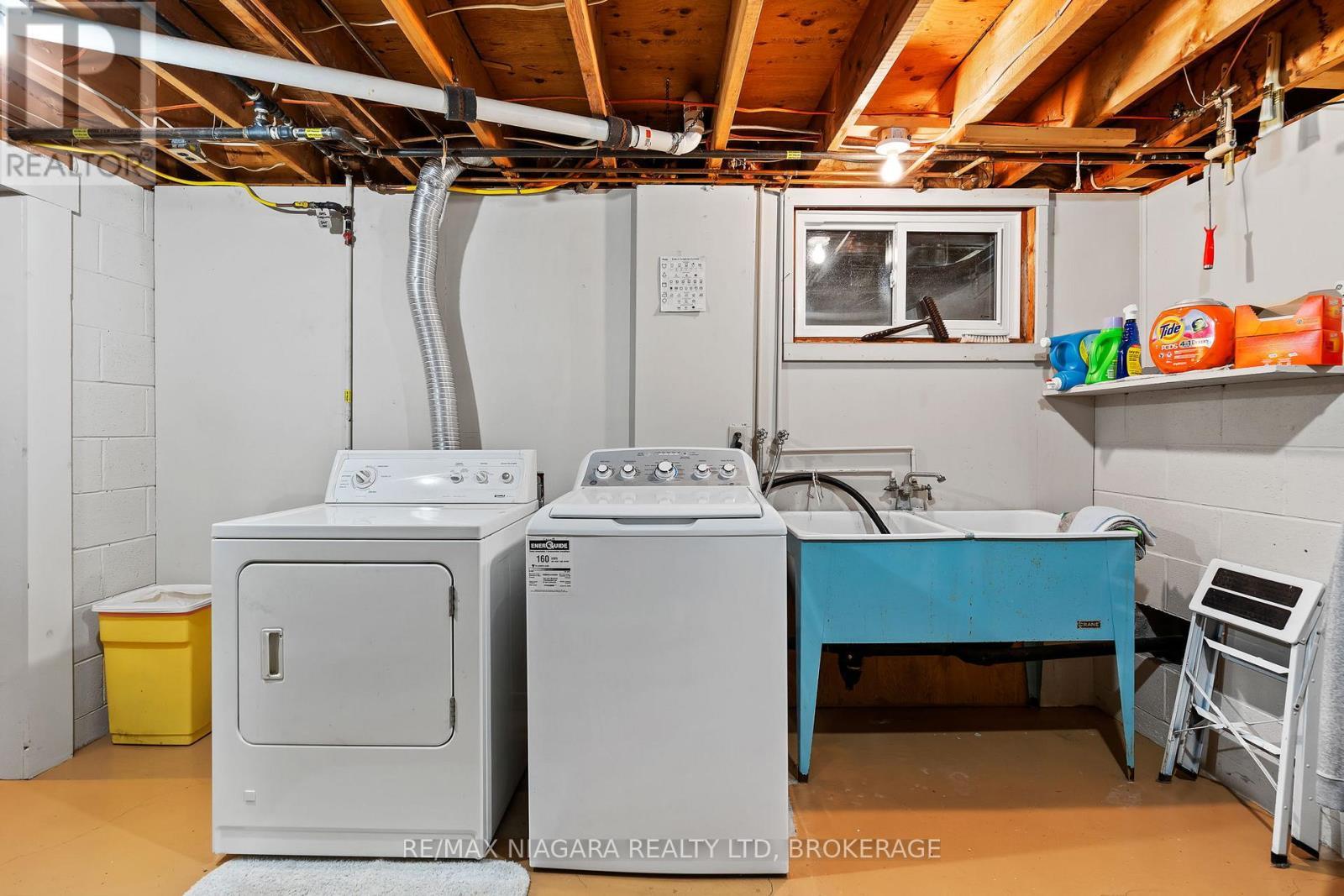 40 Gaspare Drive, Port Colborne (Sugarloaf), ON - Indoor Photo Showing Laundry Room