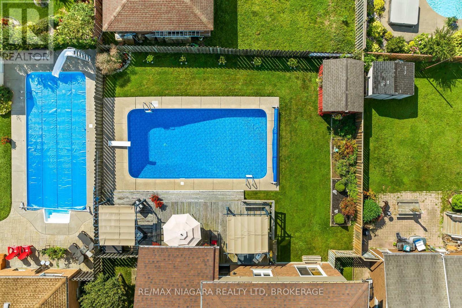 40 Gaspare Drive, Port Colborne (Sugarloaf), ON - Outdoor With In Ground Pool