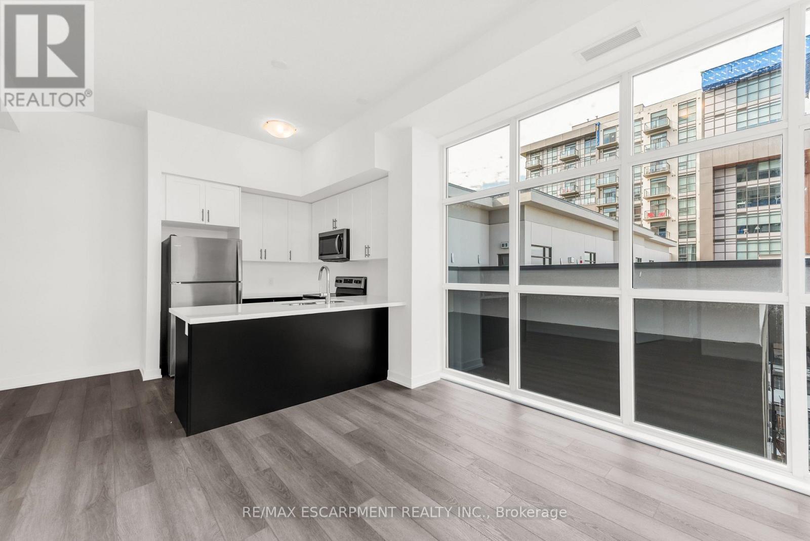 502 - 460 Dundas Street E, Hamilton, ON - Indoor Photo Showing Kitchen