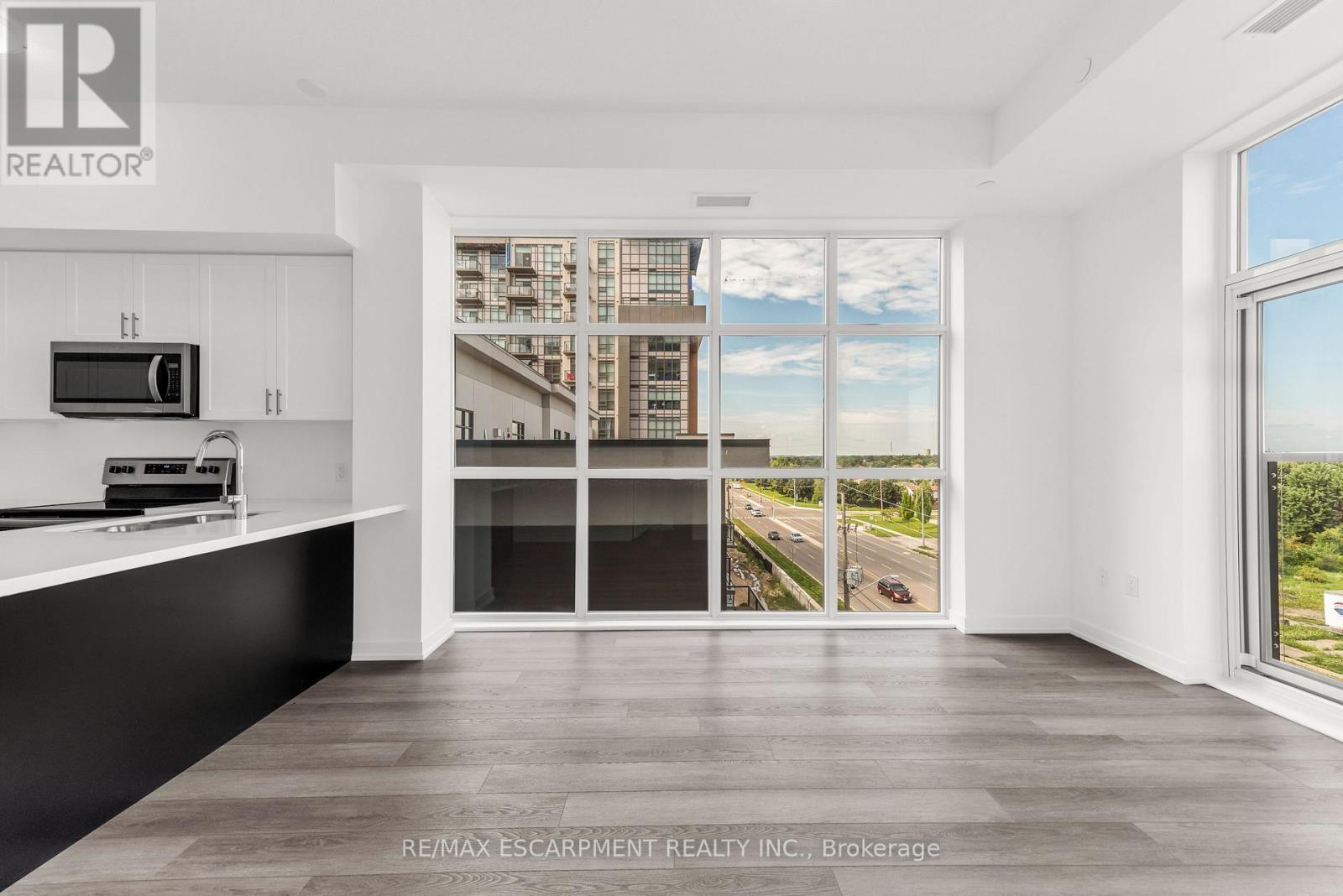 502 - 460 Dundas Street E, Hamilton, ON - Indoor