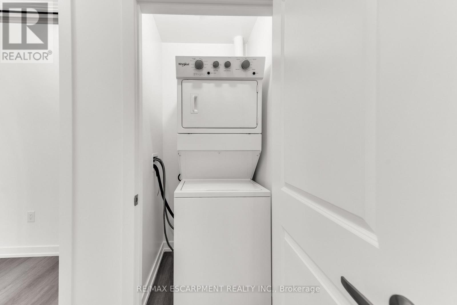502 - 460 Dundas Street E, Hamilton, ON - Indoor Photo Showing Laundry Room