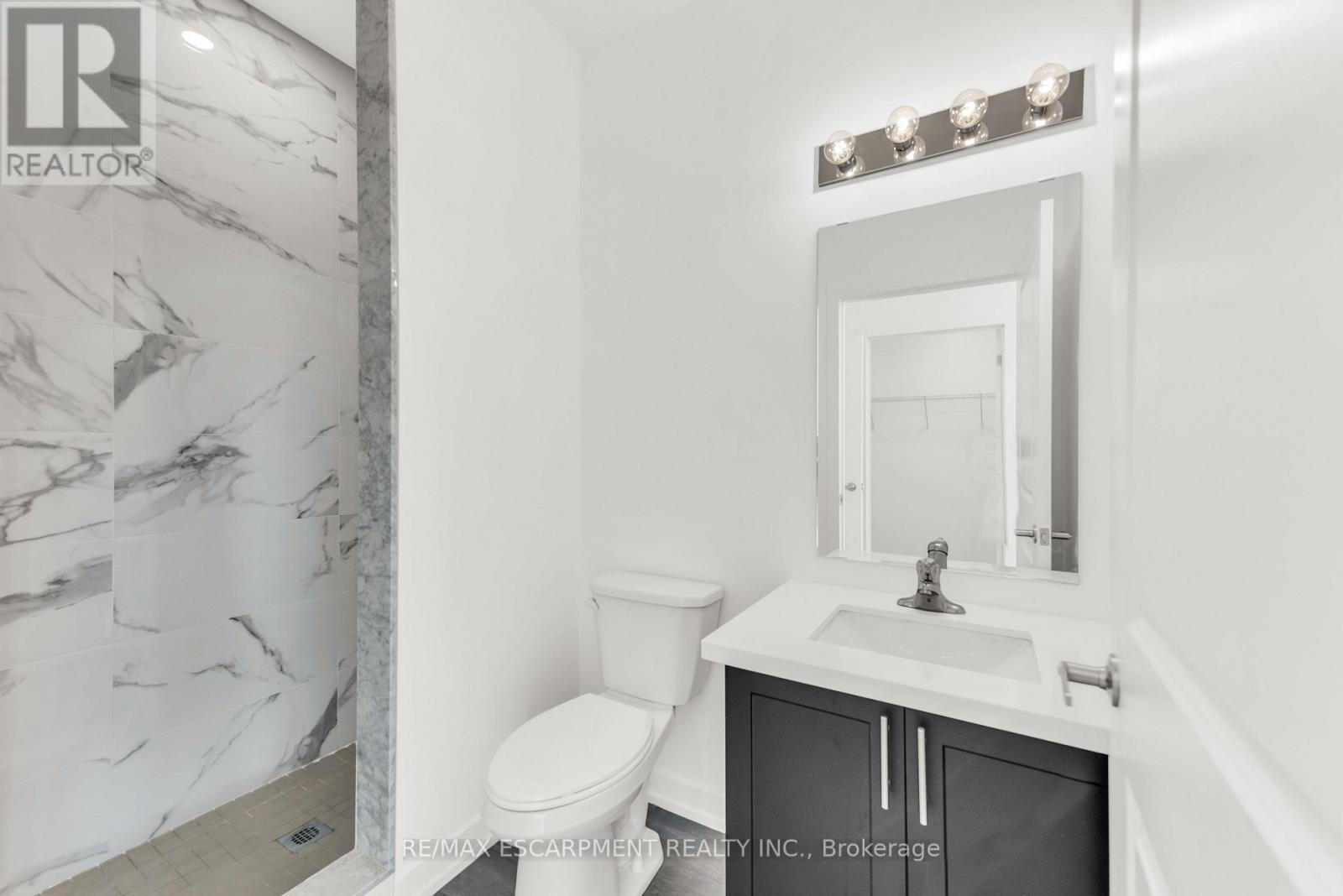 502 - 460 Dundas Street E, Hamilton, ON - Indoor Photo Showing Bathroom