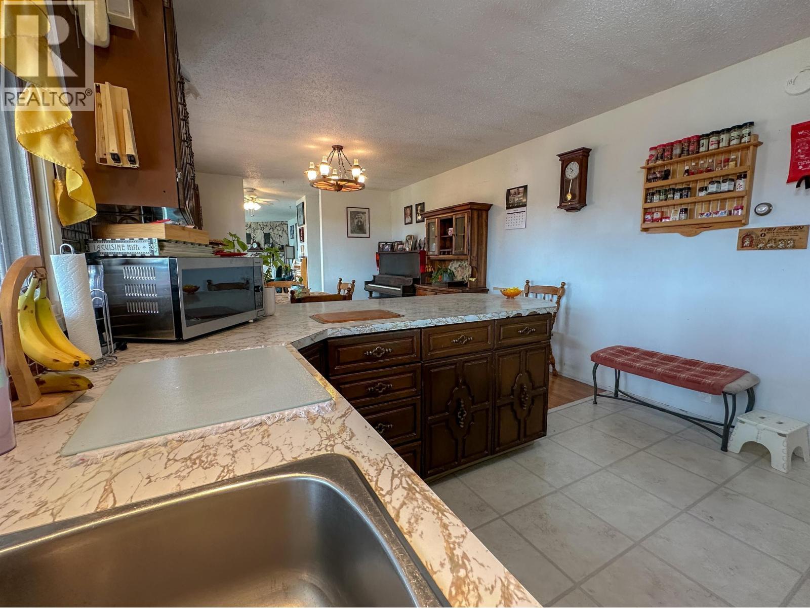 21900 E 16 Highway, Fort Fraser, BC - Indoor Photo Showing Kitchen