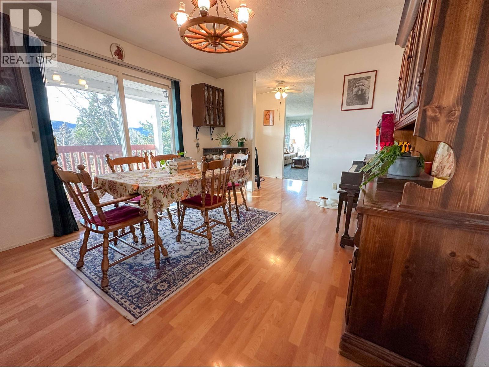 21900 E 16 Highway, Fort Fraser, BC - Indoor Photo Showing Dining Room
