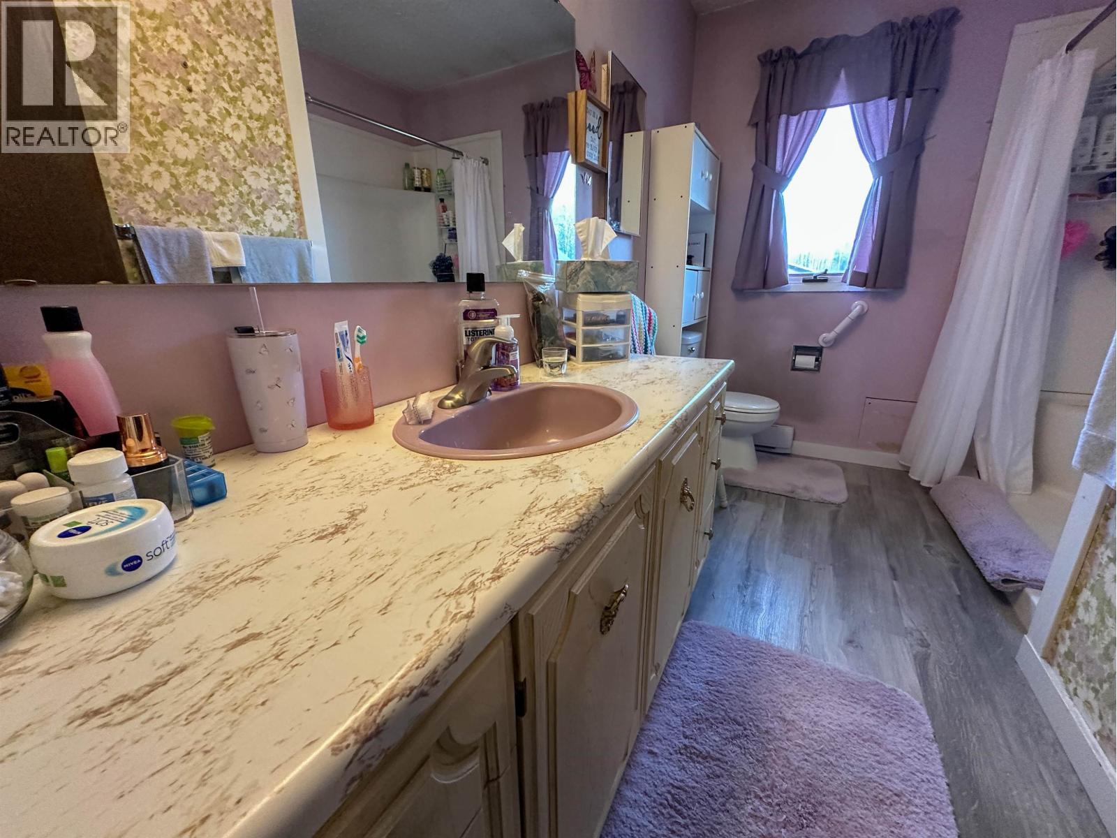 21900 E 16 Highway, Fort Fraser, BC - Indoor Photo Showing Bathroom