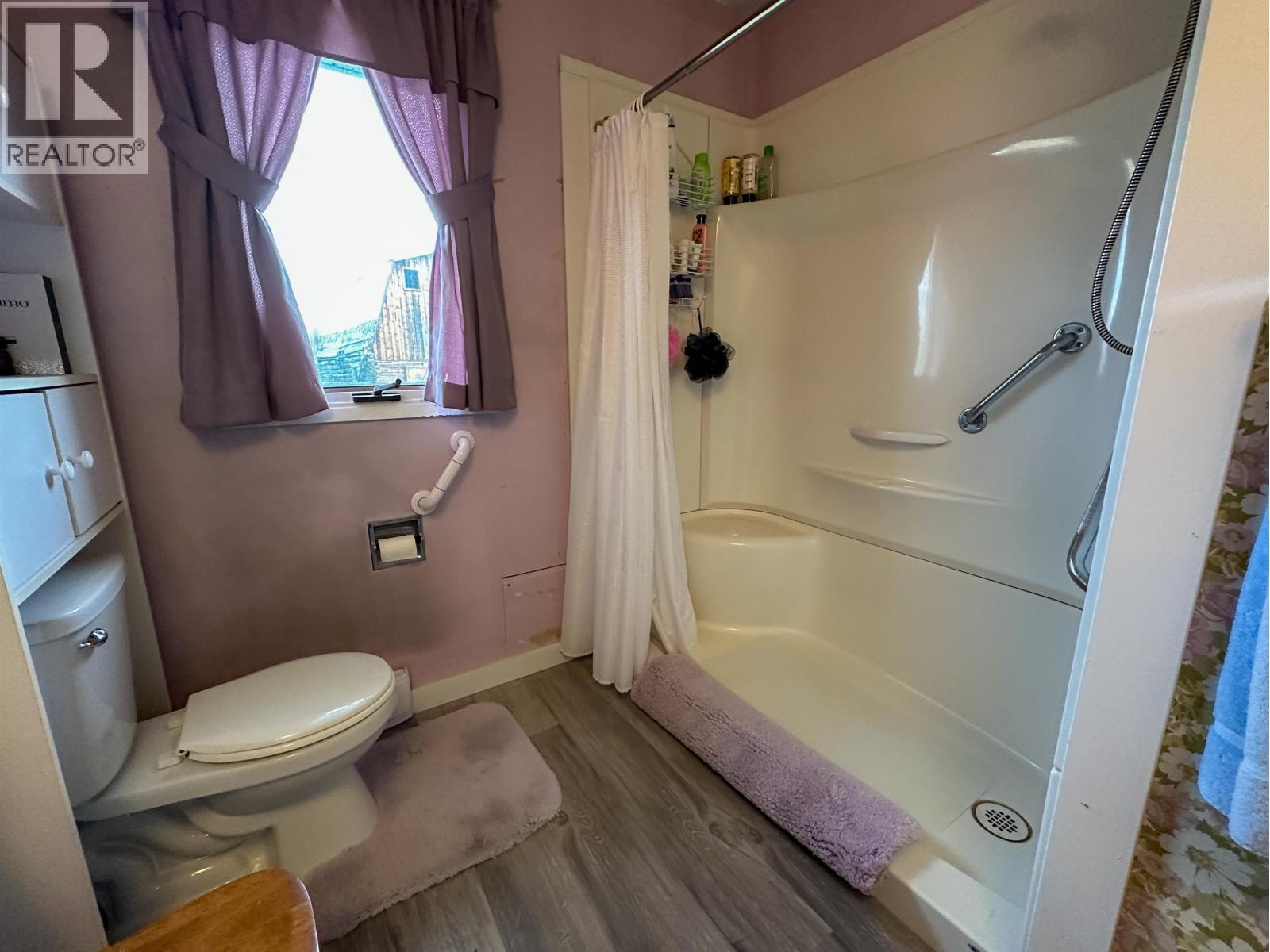 21900 E 16 Highway, Fort Fraser, BC - Indoor Photo Showing Bathroom