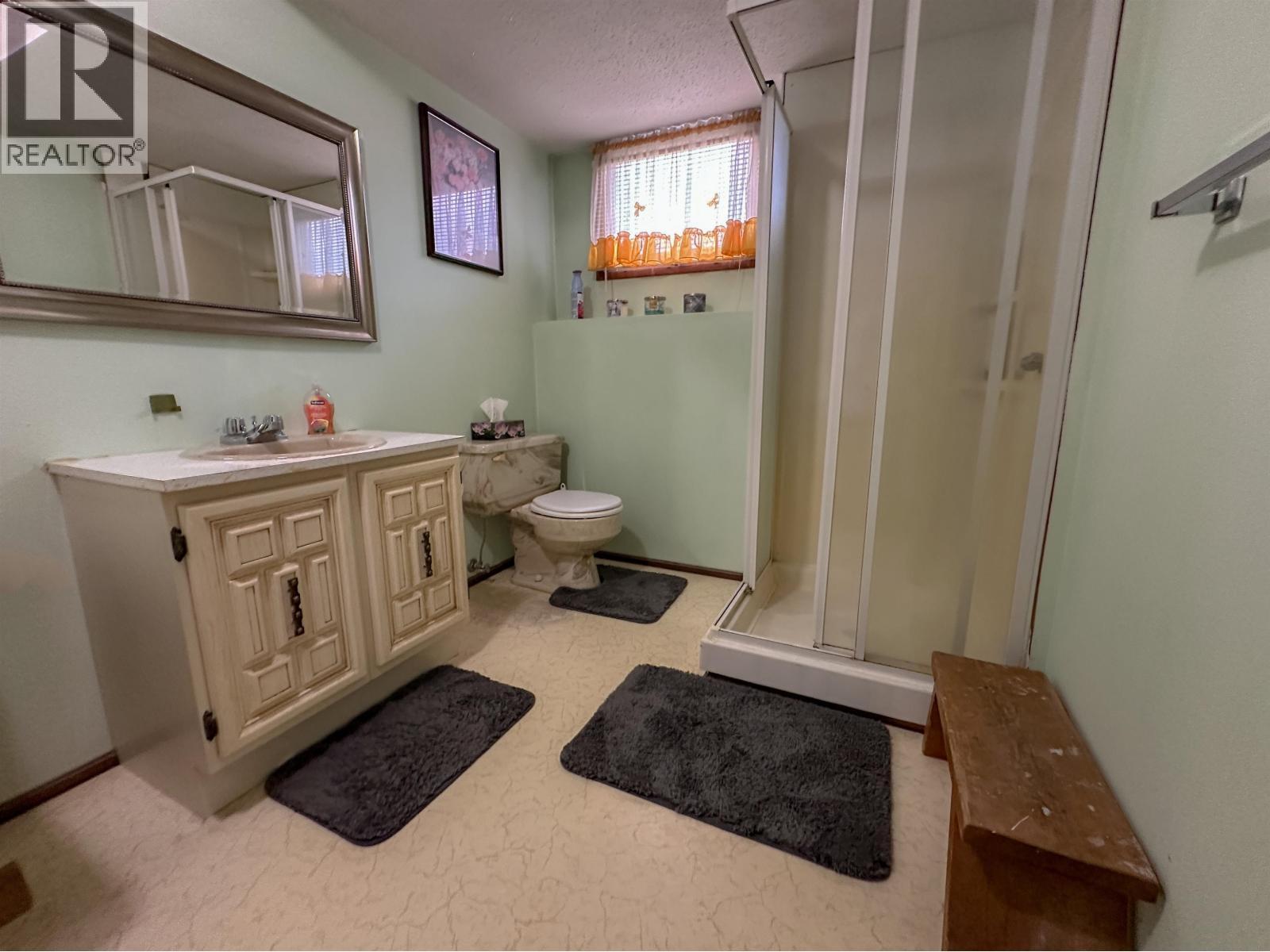 21900 E 16 Highway, Fort Fraser, BC - Indoor Photo Showing Bathroom