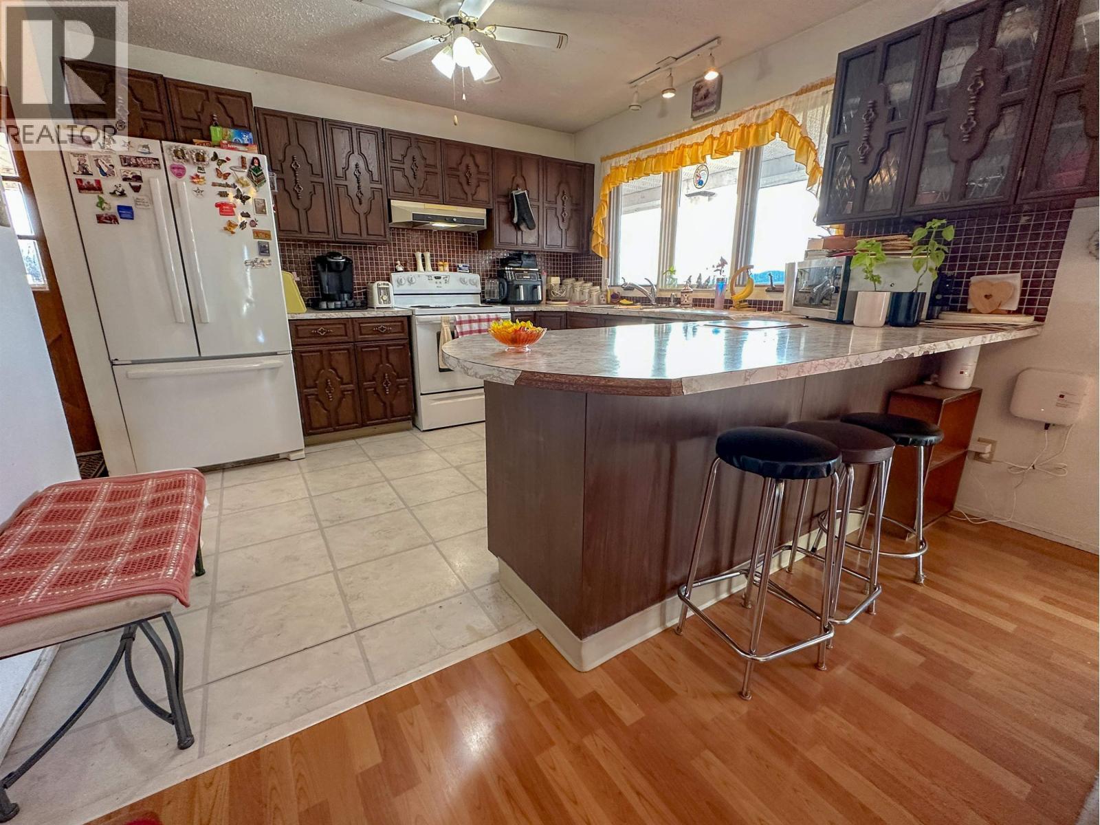 21900 E 16 Highway, Fort Fraser, BC - Indoor Photo Showing Kitchen