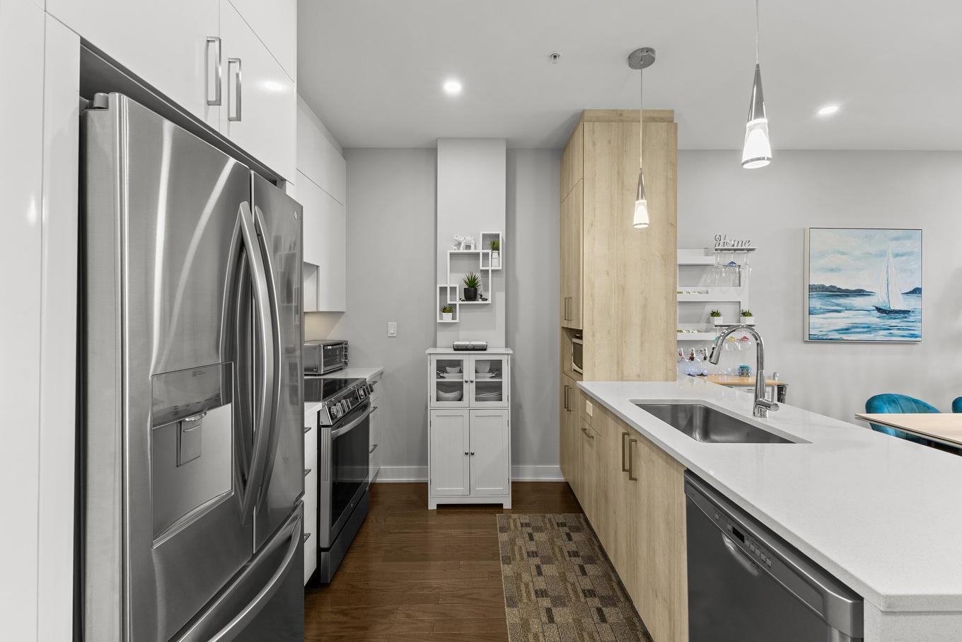 Cuisine - 519-11310 Rue Notre-Dame E., Montréal-Est, QC - Indoor Photo Showing Kitchen With Upgraded Kitchen