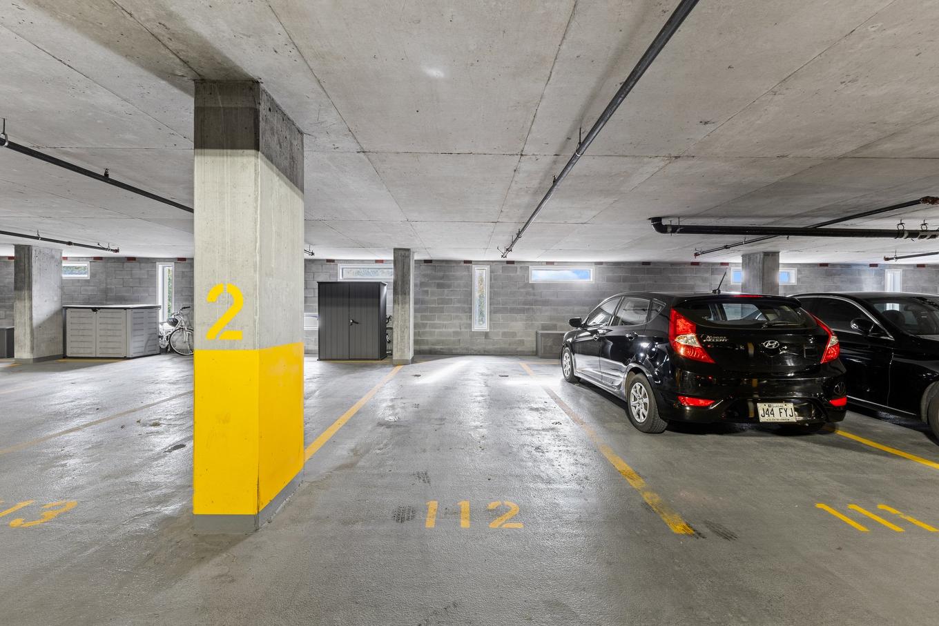 Garage - 519-11310 Rue Notre-Dame E., Montréal-Est, QC - Indoor Photo Showing Garage