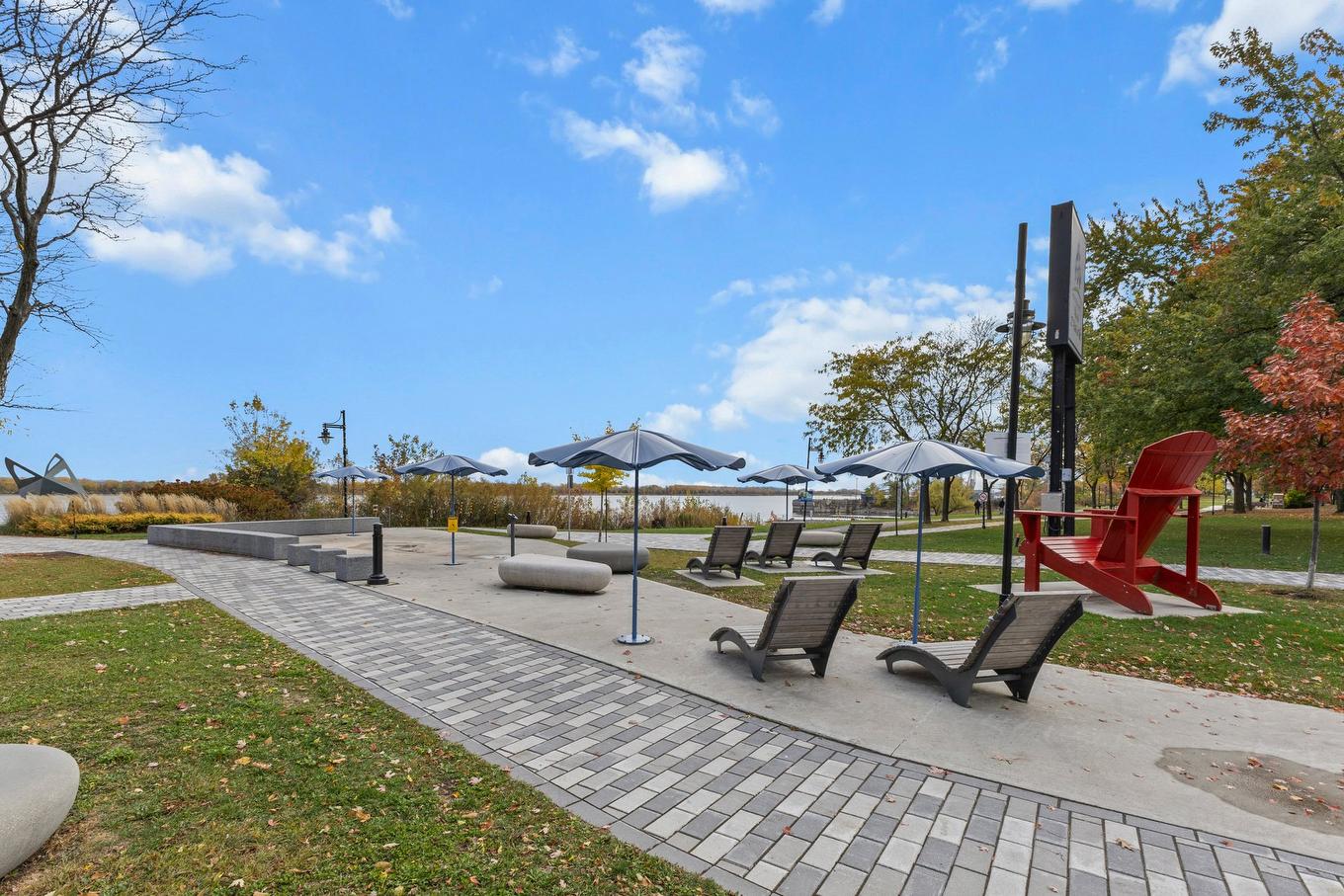 À proximité - 519-11310 Rue Notre-Dame E., Montréal-Est, QC - Outdoor