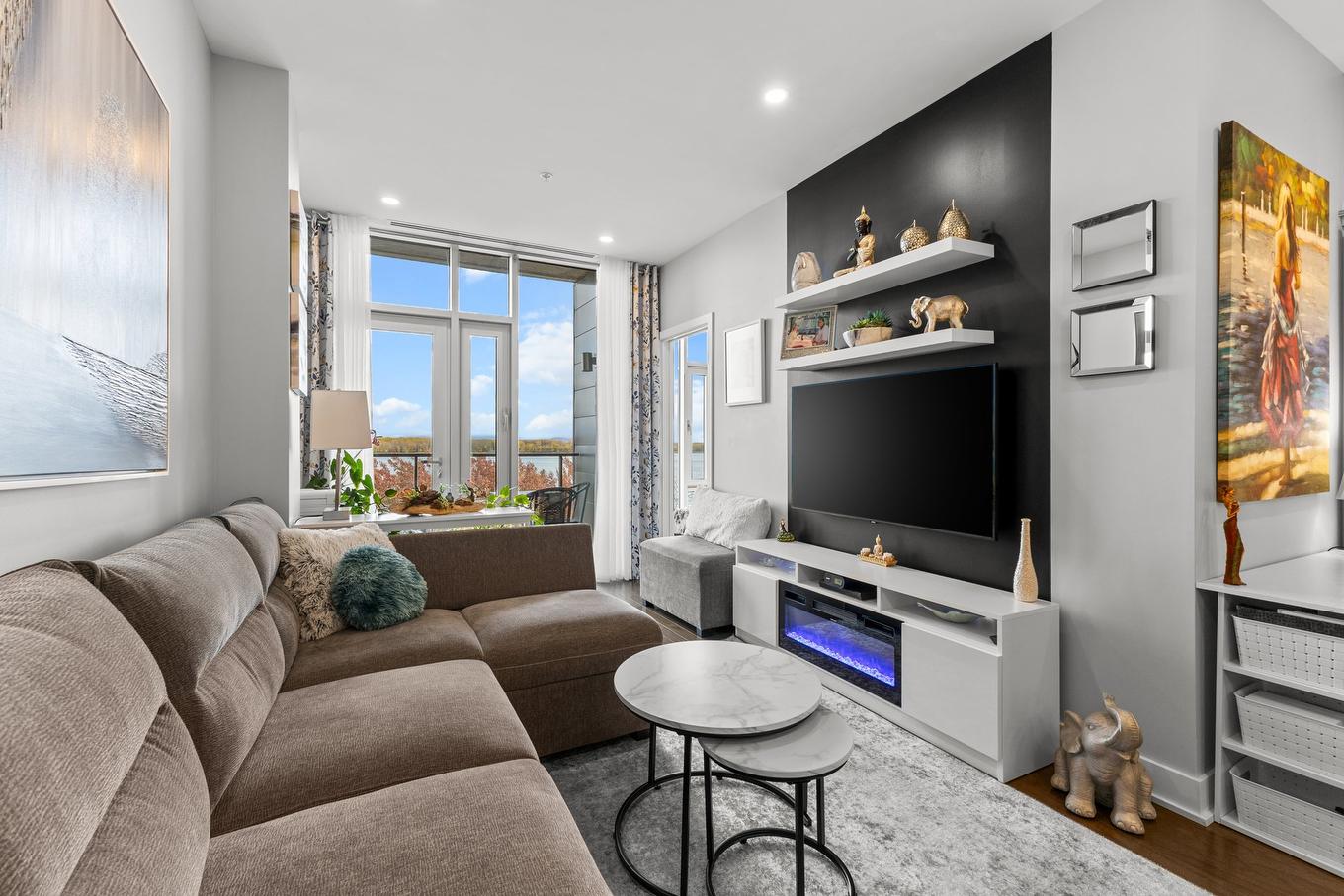 Salon - 519-11310 Rue Notre-Dame E., Montréal-Est, QC - Indoor Photo Showing Living Room