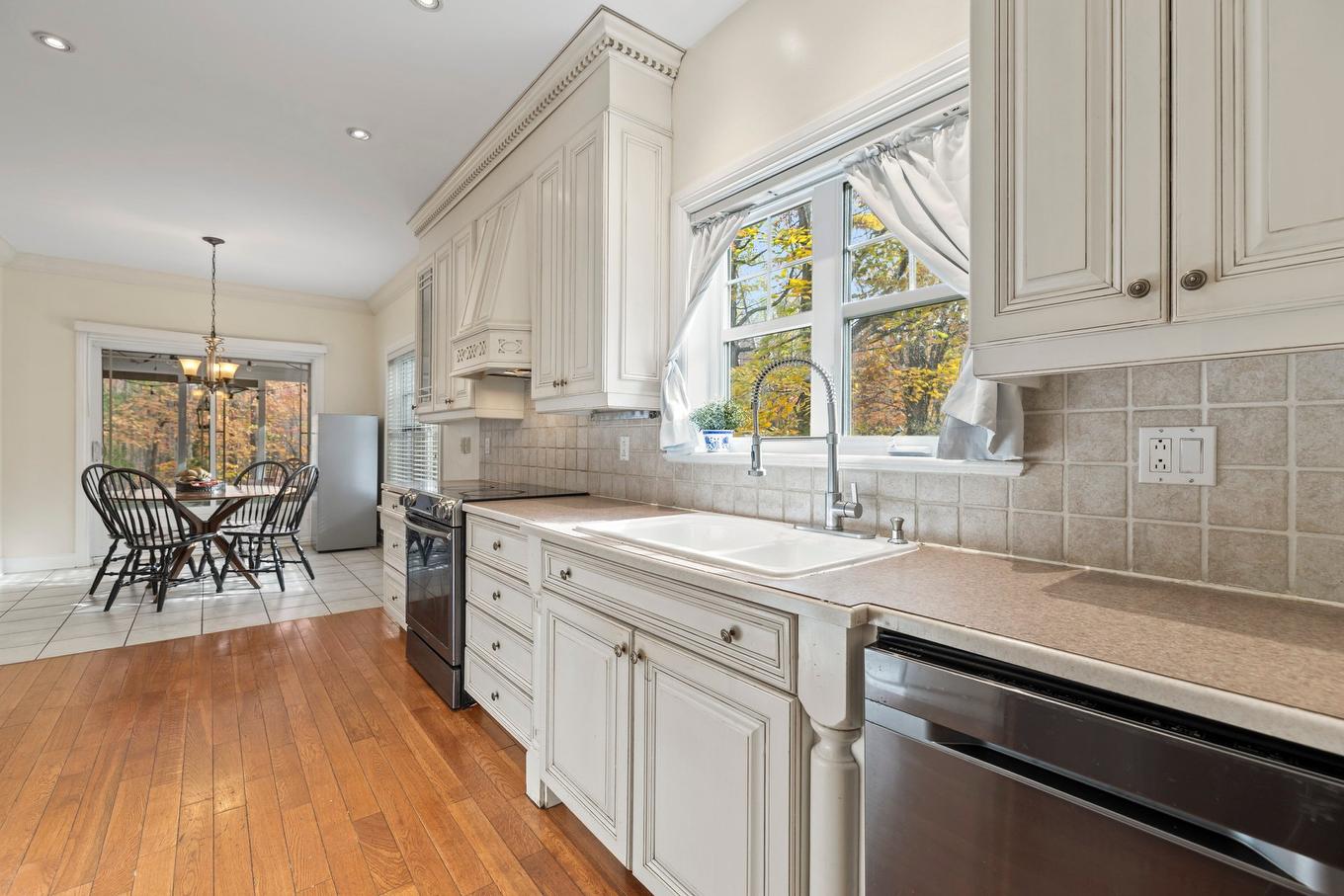 Kitchen - 623 Rue De L'Estérel, Saint-Lazare, QC - Indoor Photo Showing Kitchen With Upgraded Kitchen