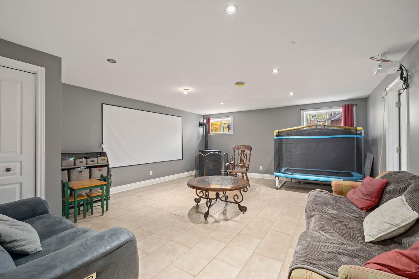 Playroom - 623 Rue De L'Estérel, Saint-Lazare, QC - Indoor Photo Showing Other Room