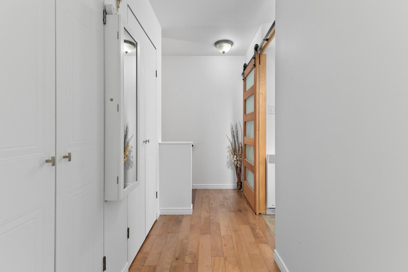 Corridor - 87Z Ch. Des Couleurs, Saint-Sauveur, QC - Indoor Photo Showing Other Room