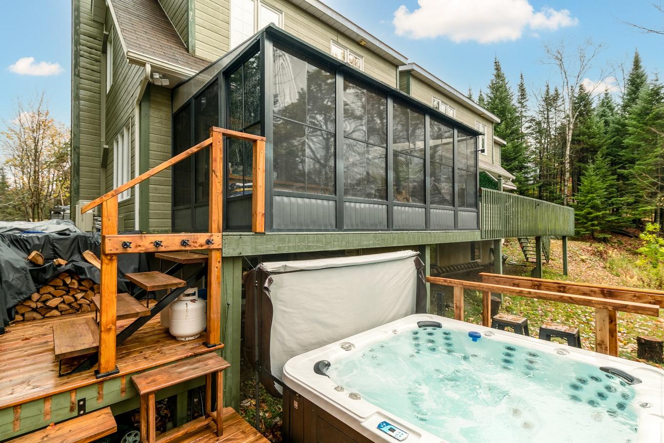 Spa - 87Z Ch. Des Couleurs, Saint-Sauveur, QC - Outdoor With Exterior