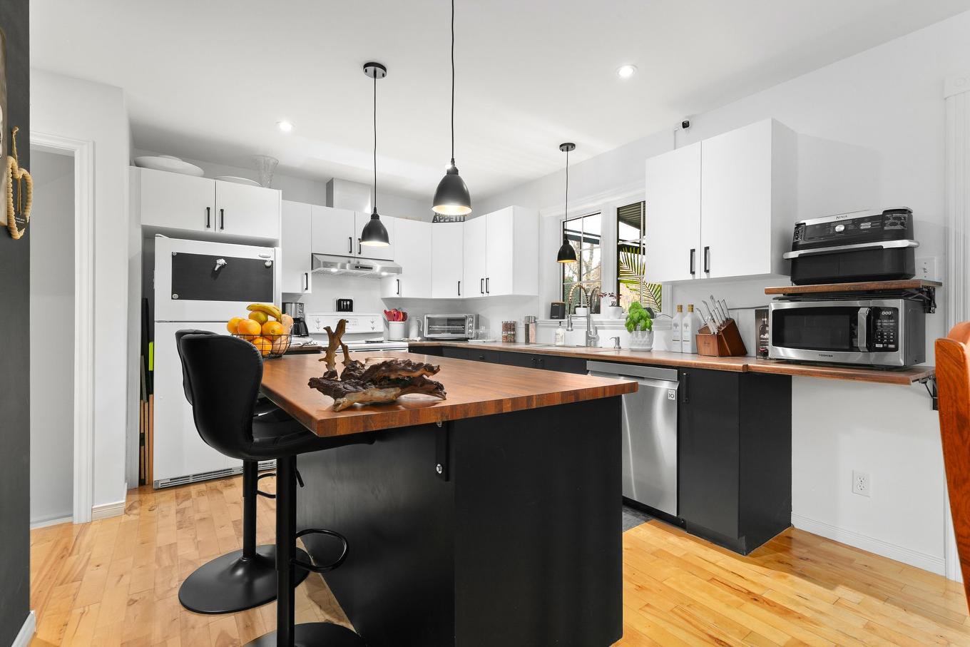 Cuisine - 87Z Ch. Des Couleurs, Saint-Sauveur, QC - Indoor Photo Showing Kitchen With Upgraded Kitchen