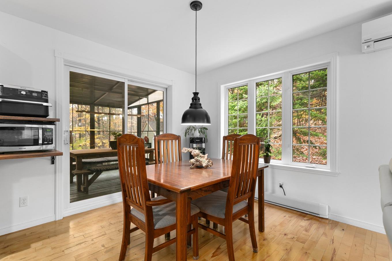 Salle à manger - 87Z Ch. Des Couleurs, Saint-Sauveur, QC - Indoor Photo Showing Dining Room