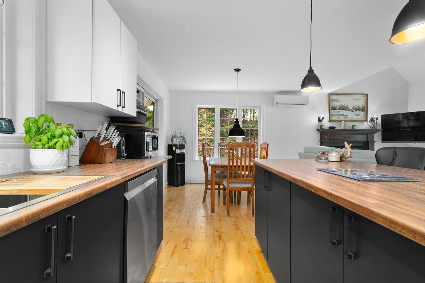 Cuisine - 87Z Ch. Des Couleurs, Saint-Sauveur, QC - Indoor Photo Showing Kitchen