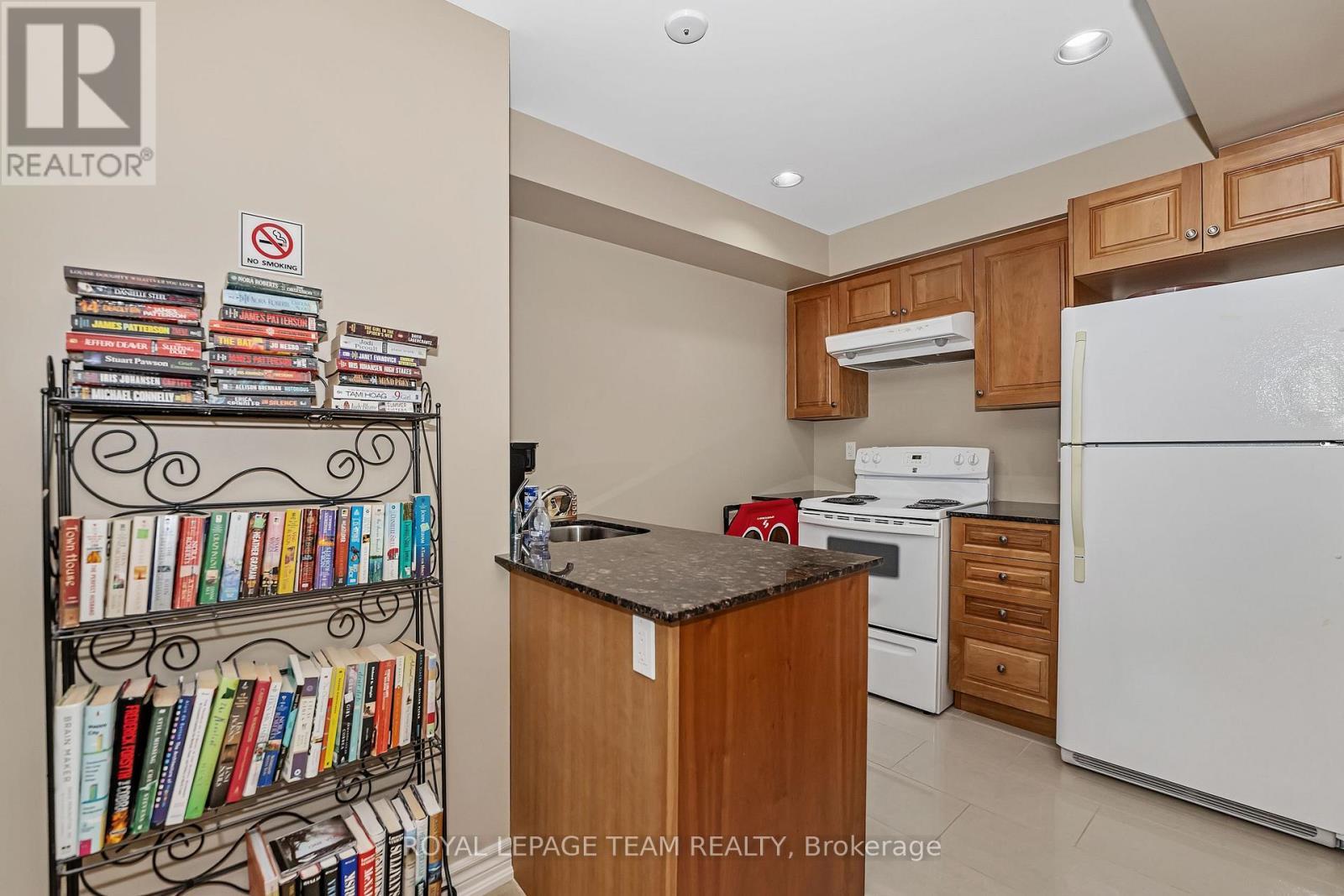 206 - 14 Norice Street, Ottawa, ON - Indoor Photo Showing Kitchen