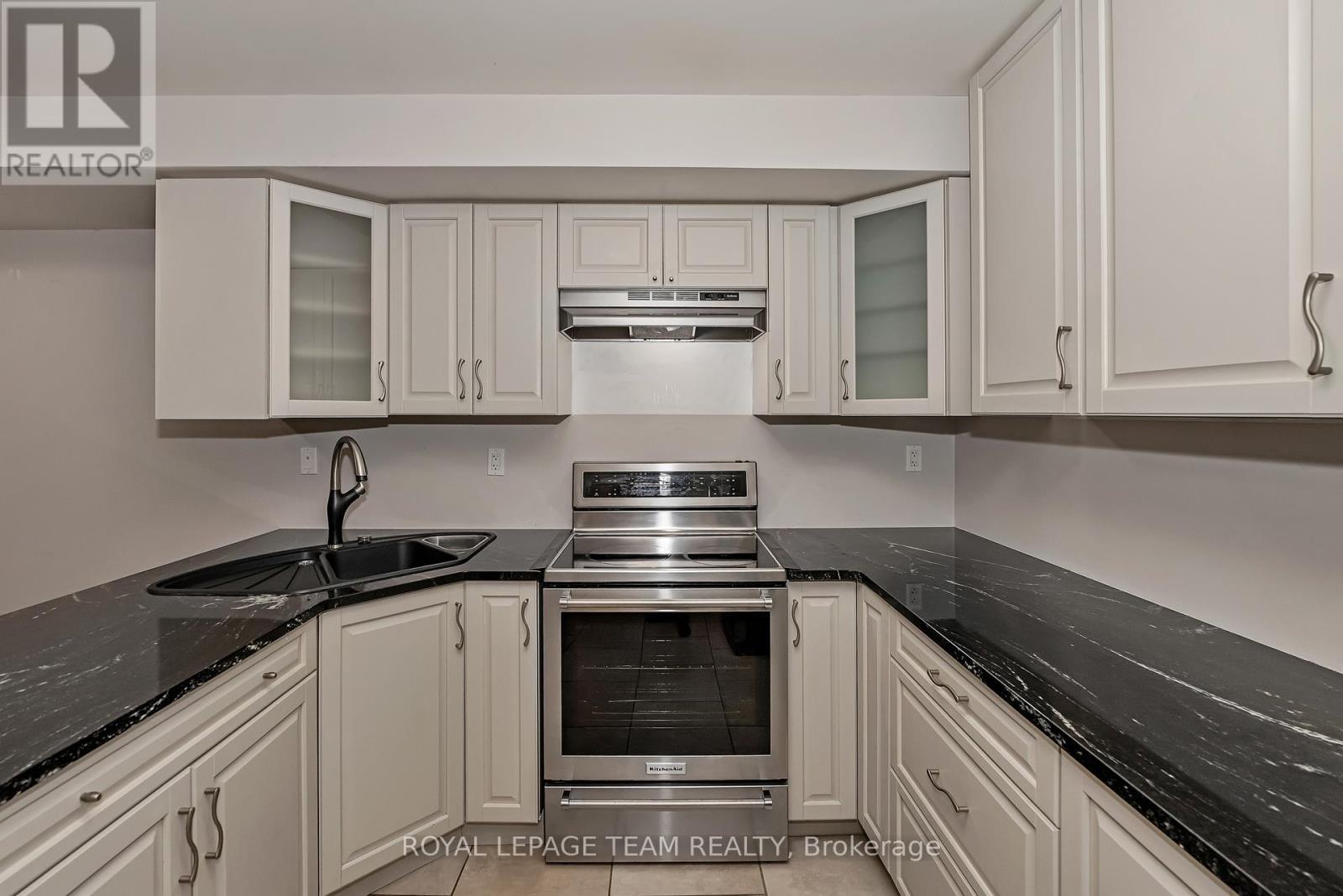 206 - 14 Norice Street, Ottawa, ON - Indoor Photo Showing Kitchen With Double Sink