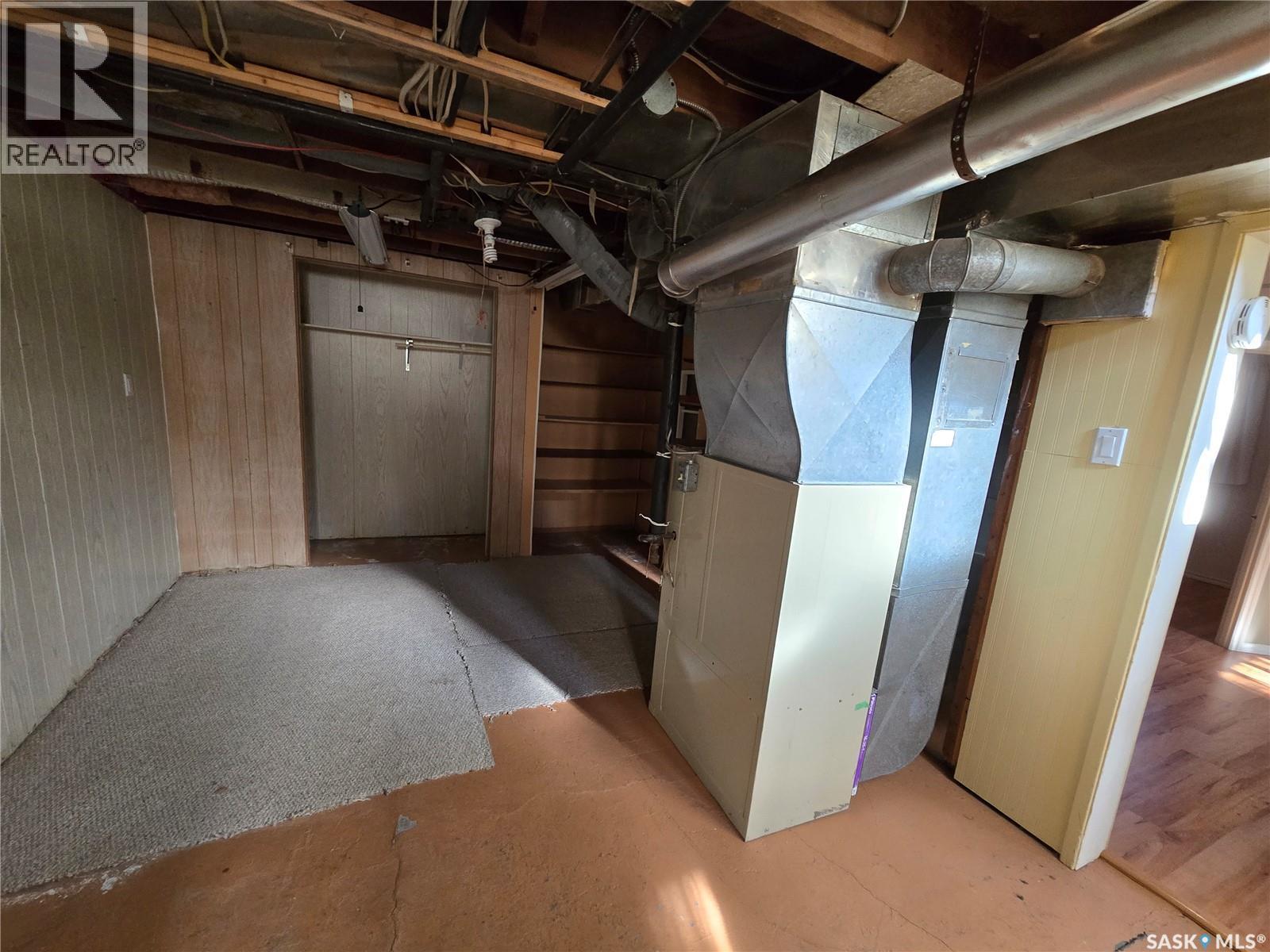 446 2Nd Avenue Nw, Swift Current, SK - Indoor Photo Showing Basement