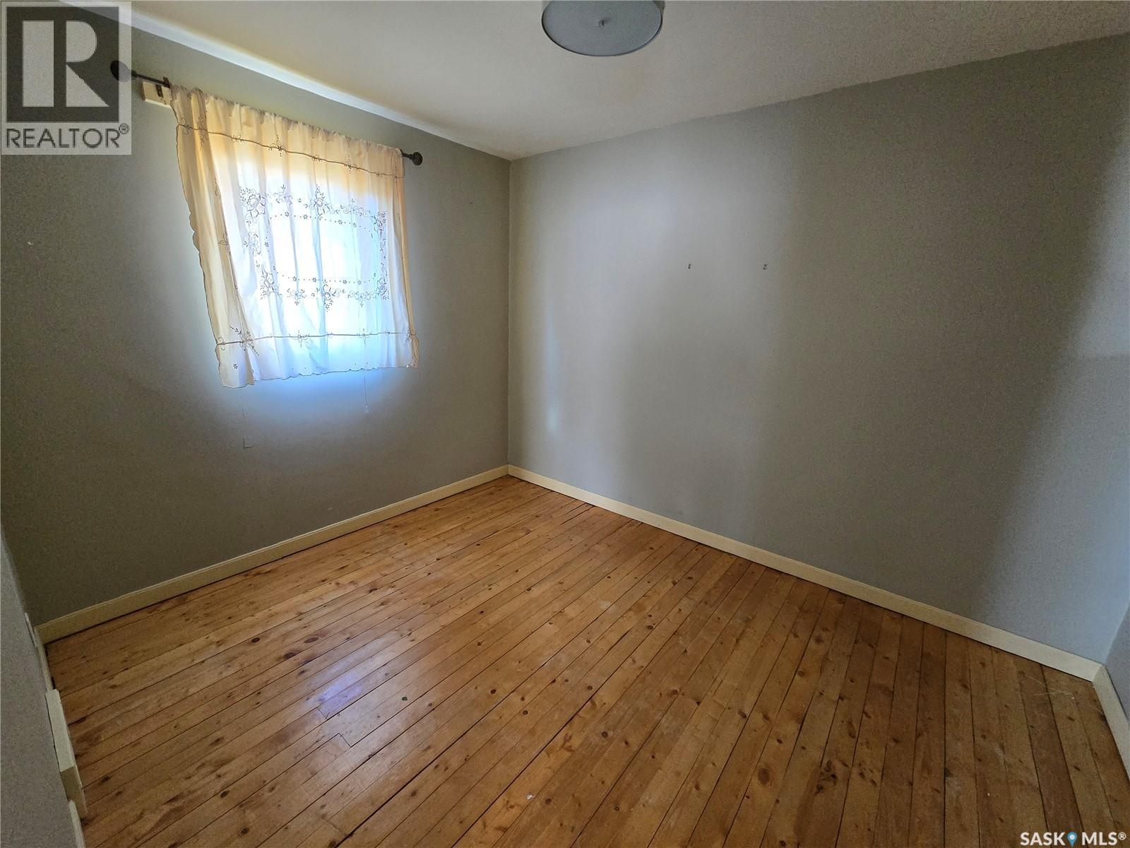 446 2Nd Avenue Nw, Swift Current, SK - Indoor Photo Showing Other Room