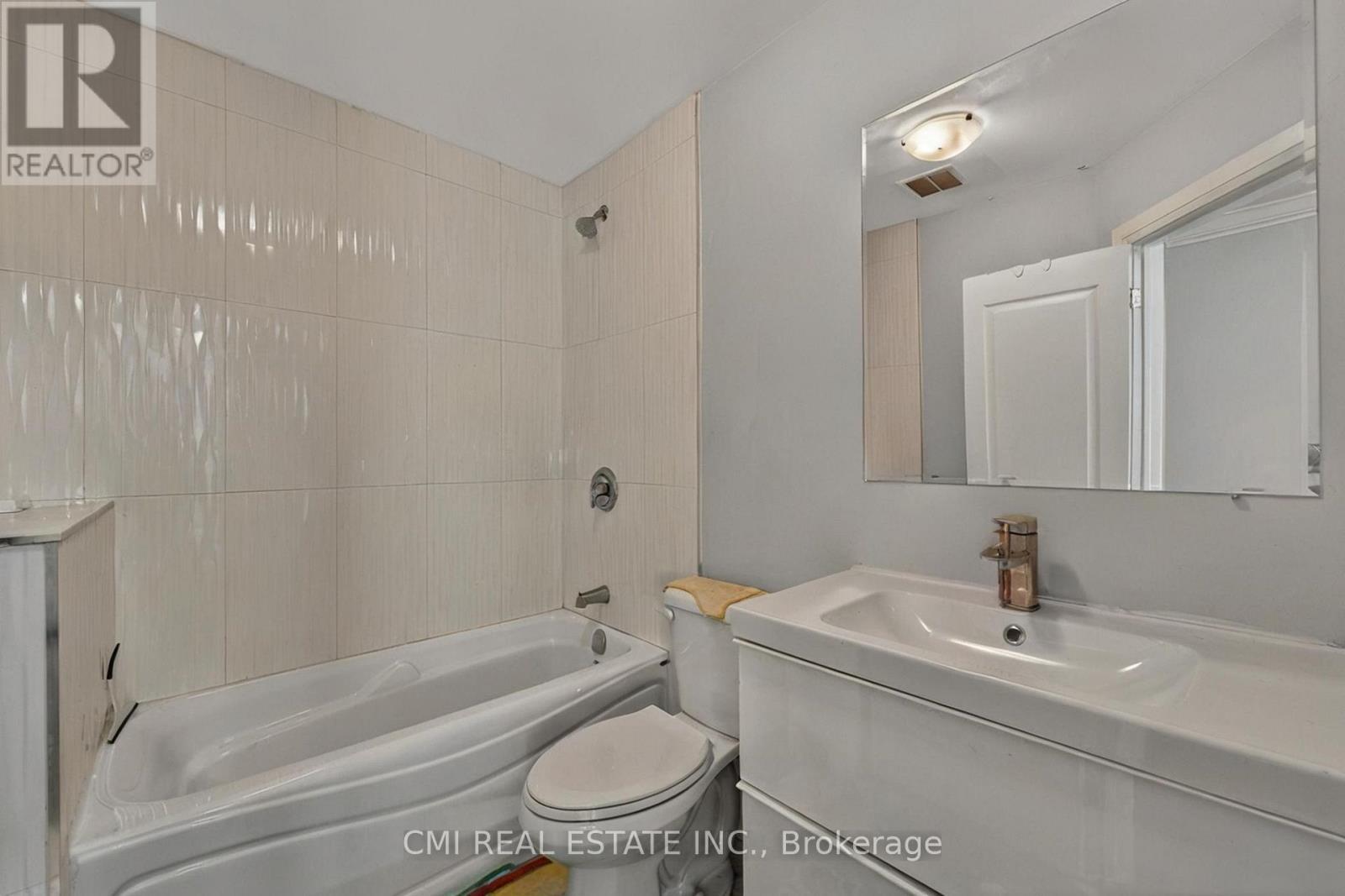 22 Jeavons Avenue, Toronto, ON - Indoor Photo Showing Bathroom