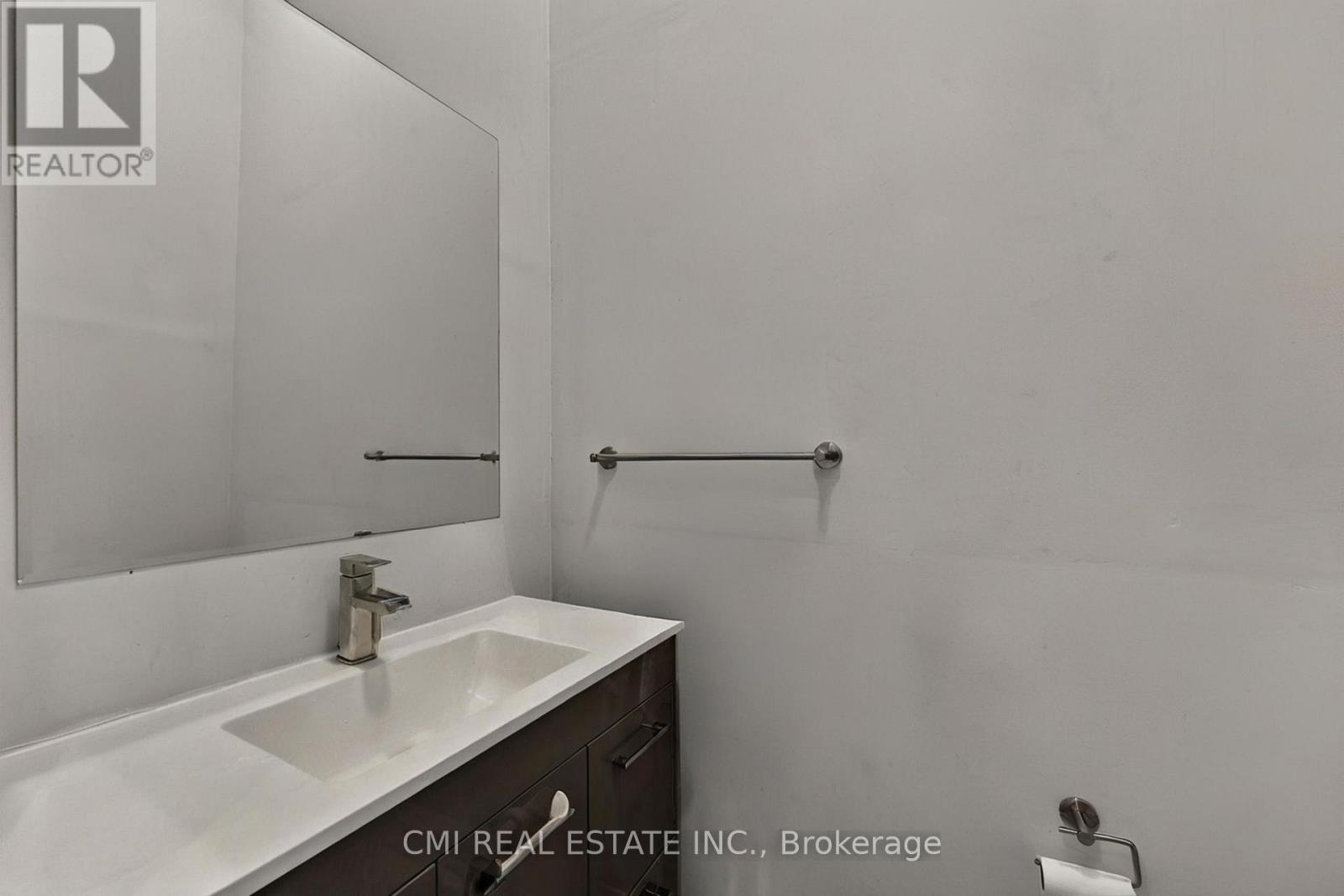 22 Jeavons Avenue, Toronto, ON - Indoor Photo Showing Bathroom