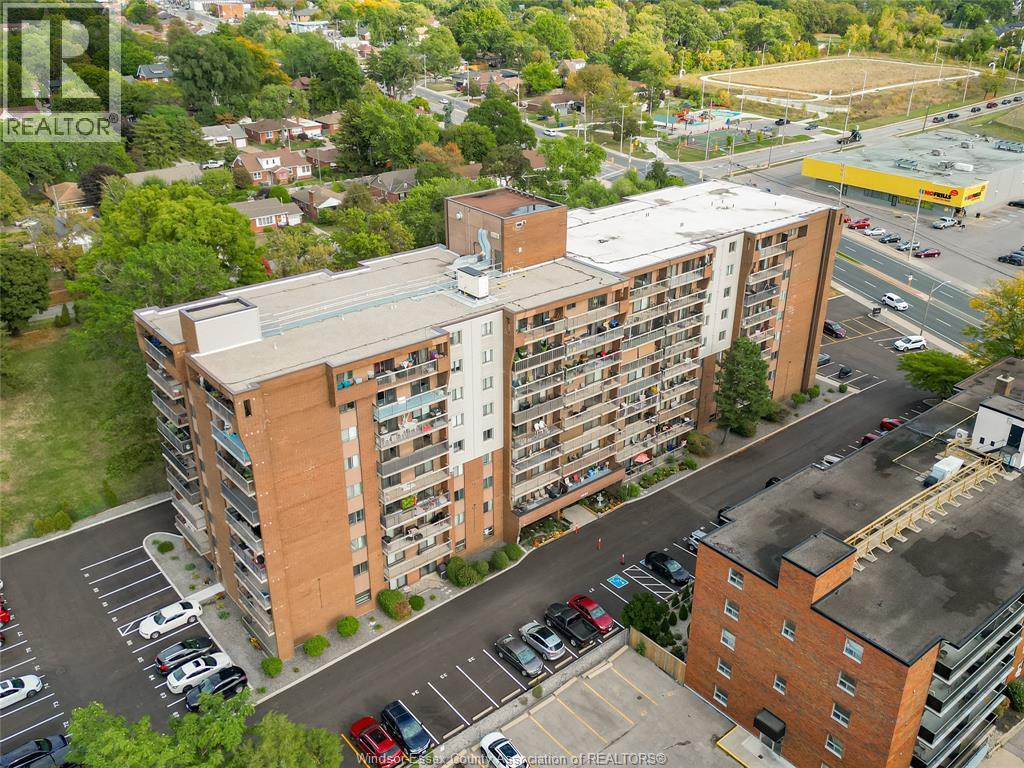 3936 Wyandotte East Unit# 906, Windsor, ON - Outdoor