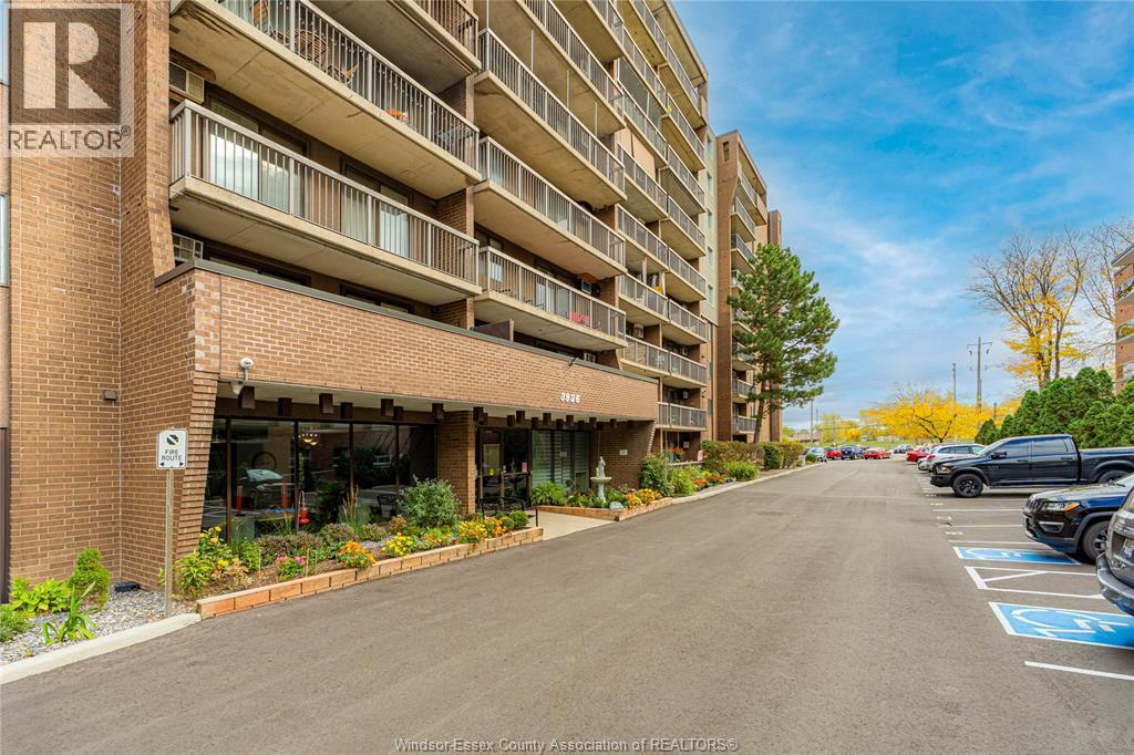3936 Wyandotte East Unit# 906, Windsor, ON - Outdoor