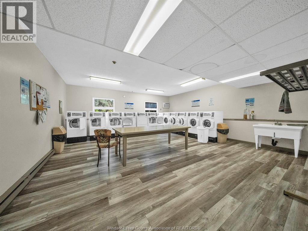 3936 Wyandotte East Unit# 906, Windsor, ON - Indoor Photo Showing Other Room