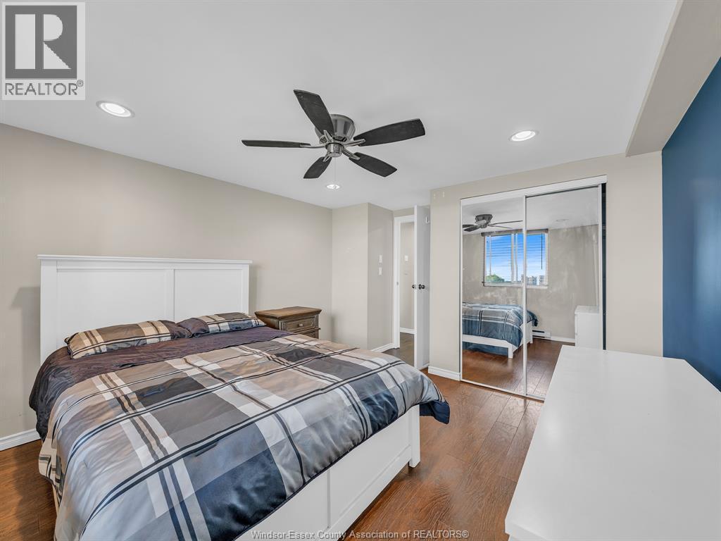 3936 Wyandotte East Unit# 906, Windsor, ON - Indoor Photo Showing Bedroom