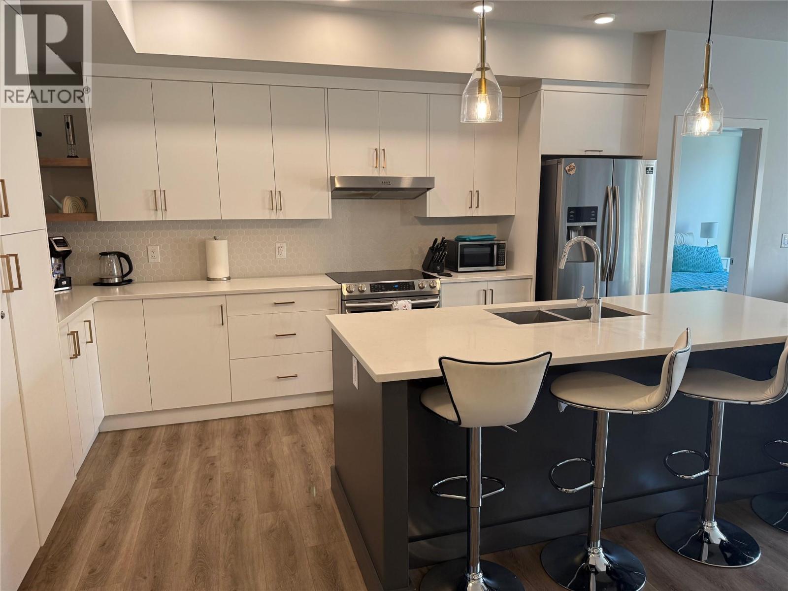 1215 St Paul Street Unit# 209, Kelowna, BC - Indoor Photo Showing Kitchen With Double Sink