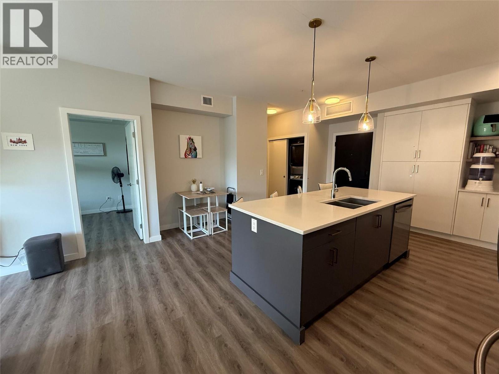 1215 St Paul Street Unit# 209, Kelowna, BC - Indoor Photo Showing Kitchen With Double Sink