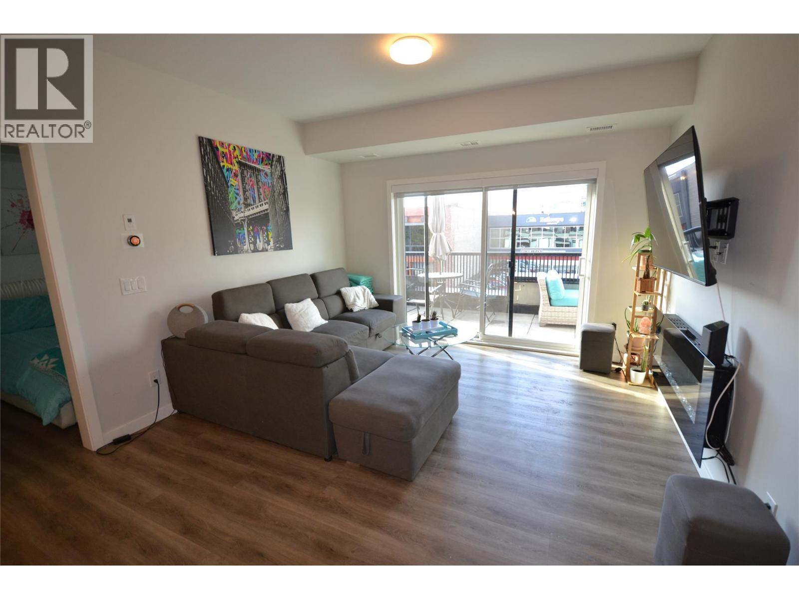 1215 St Paul Street Unit# 209, Kelowna, BC - Indoor Photo Showing Living Room