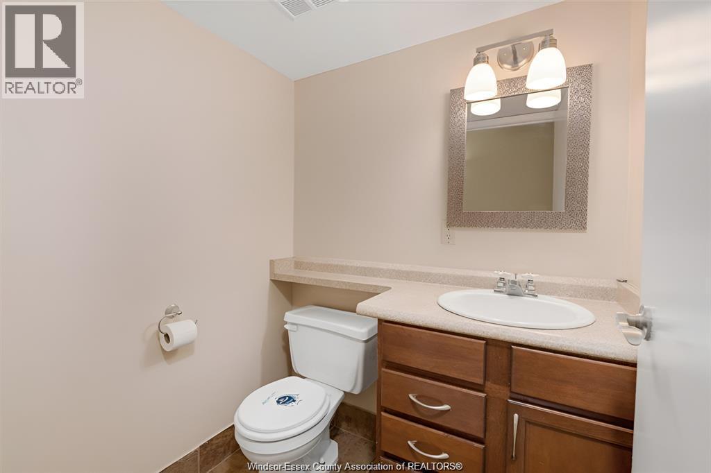 150 Park Street West Unit# 1516, Windsor, ON - Indoor Photo Showing Bathroom