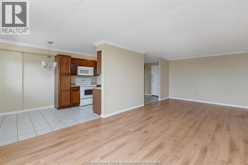 150 Park Street West Unit# 1516, Windsor, ON - Indoor Photo Showing Kitchen