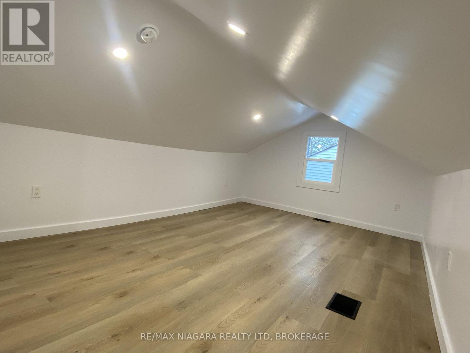 6159 Cadham Street, Niagara Falls (Arad/Fallsview), ON - Indoor Photo Showing Other Room