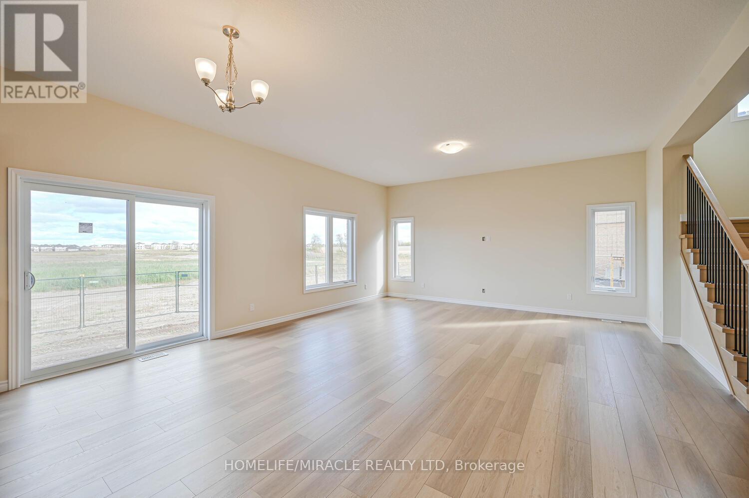 16 Munn Crescent, Brant, ON - Indoor Photo Showing Other Room