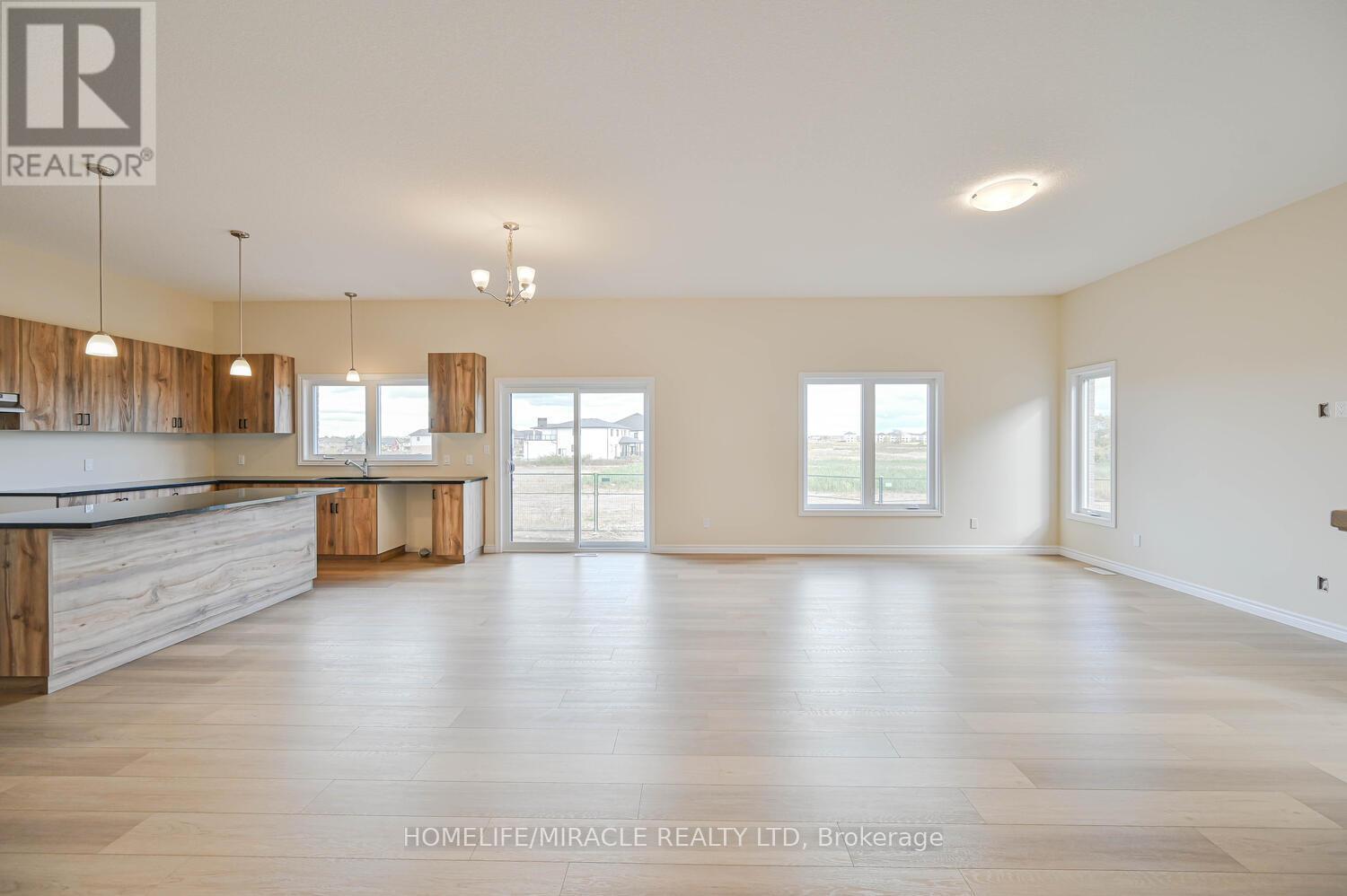 16 Munn Crescent, Brant, ON - Indoor Photo Showing Kitchen