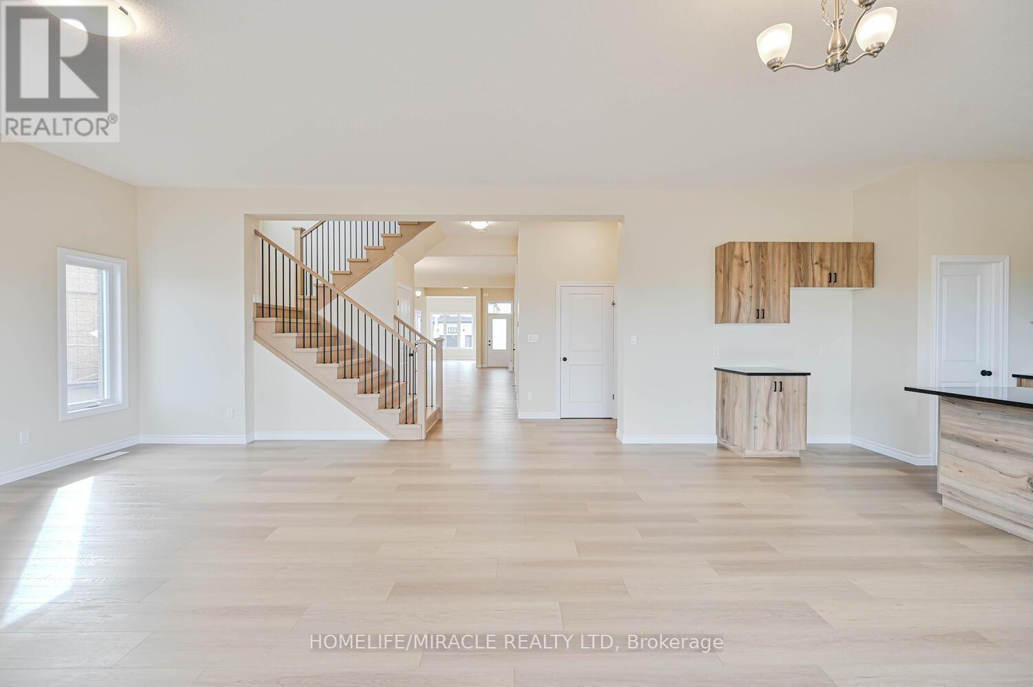 16 Munn Crescent, Brant, ON - Indoor Photo Showing Other Room