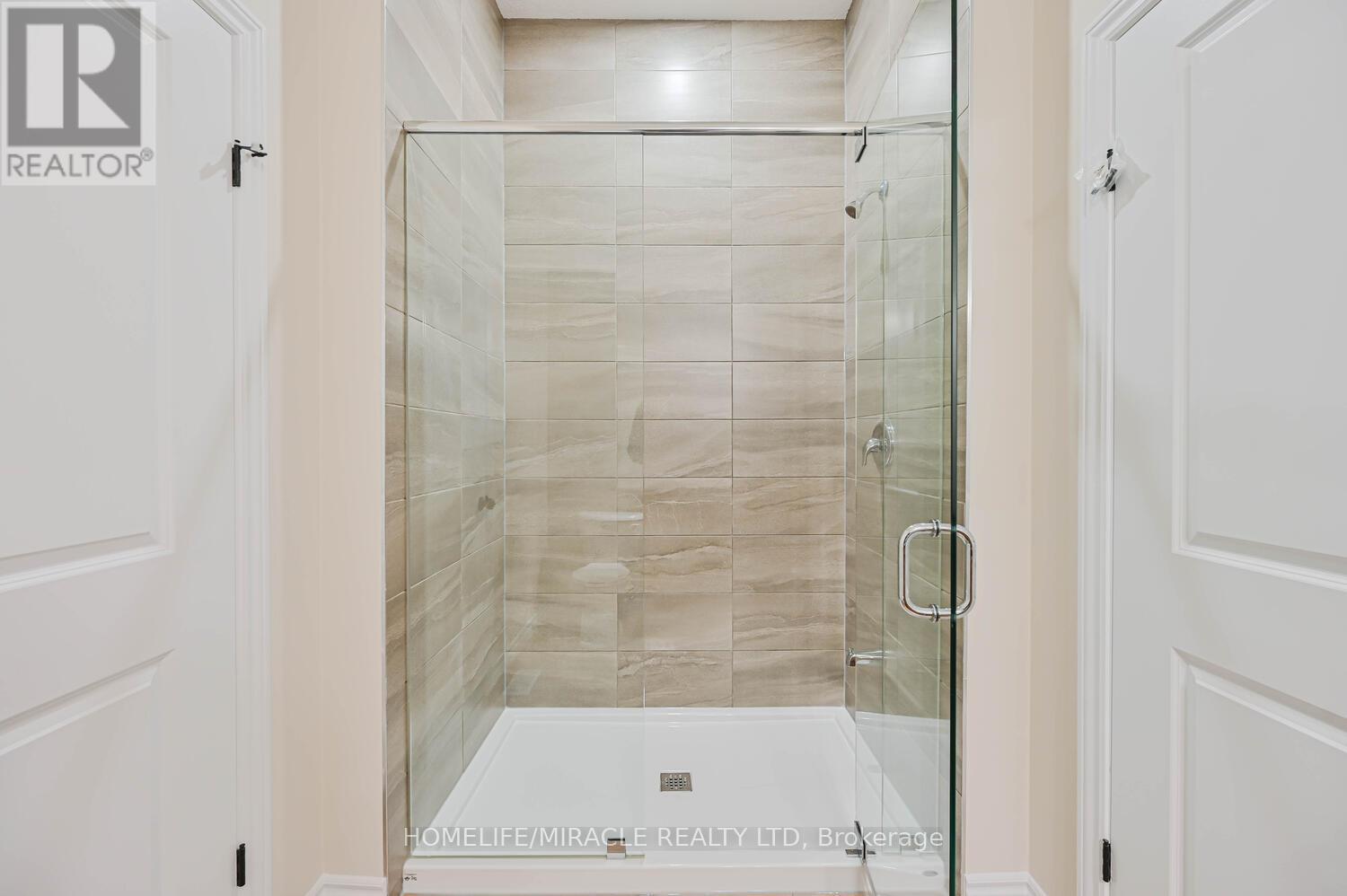 16 Munn Crescent, Brant, ON - Indoor Photo Showing Bathroom